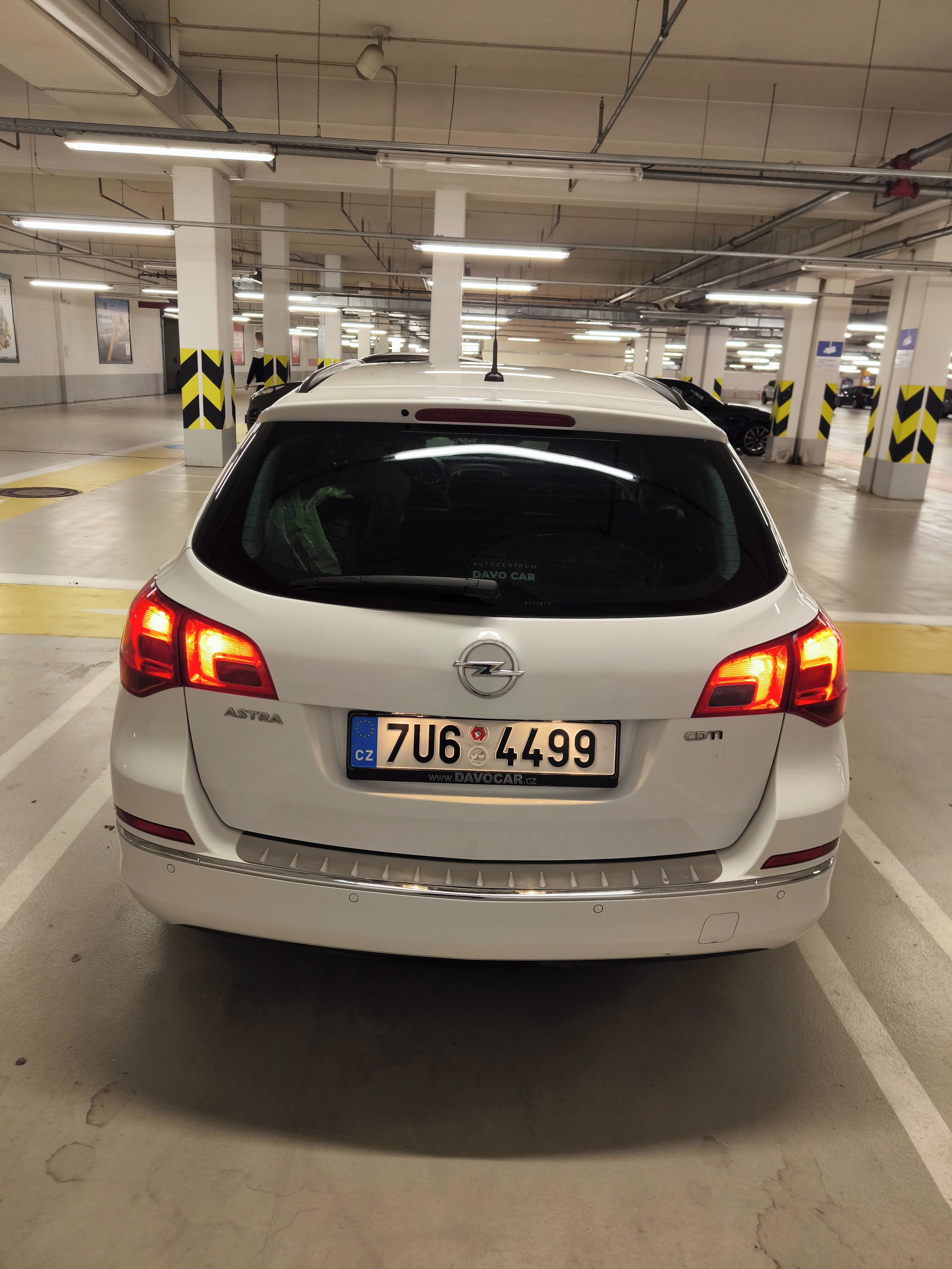 Opel Astra, Opel Astra Sport tourer 2013 - fotka 5