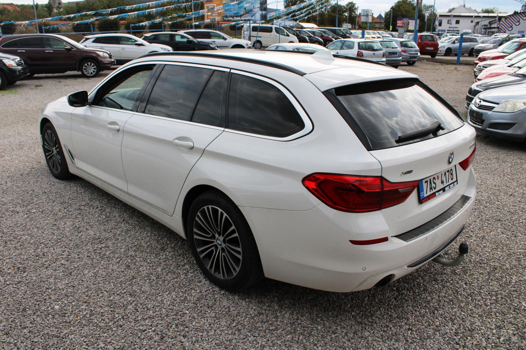 BMW Řada 5, 520d SPORT X-DRIVE LED KŮŽE - fotka 5