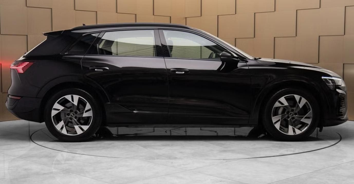 Audi Q8 e-tron, 55 Q Kam Vzduch HuD BLIS - fotka 6