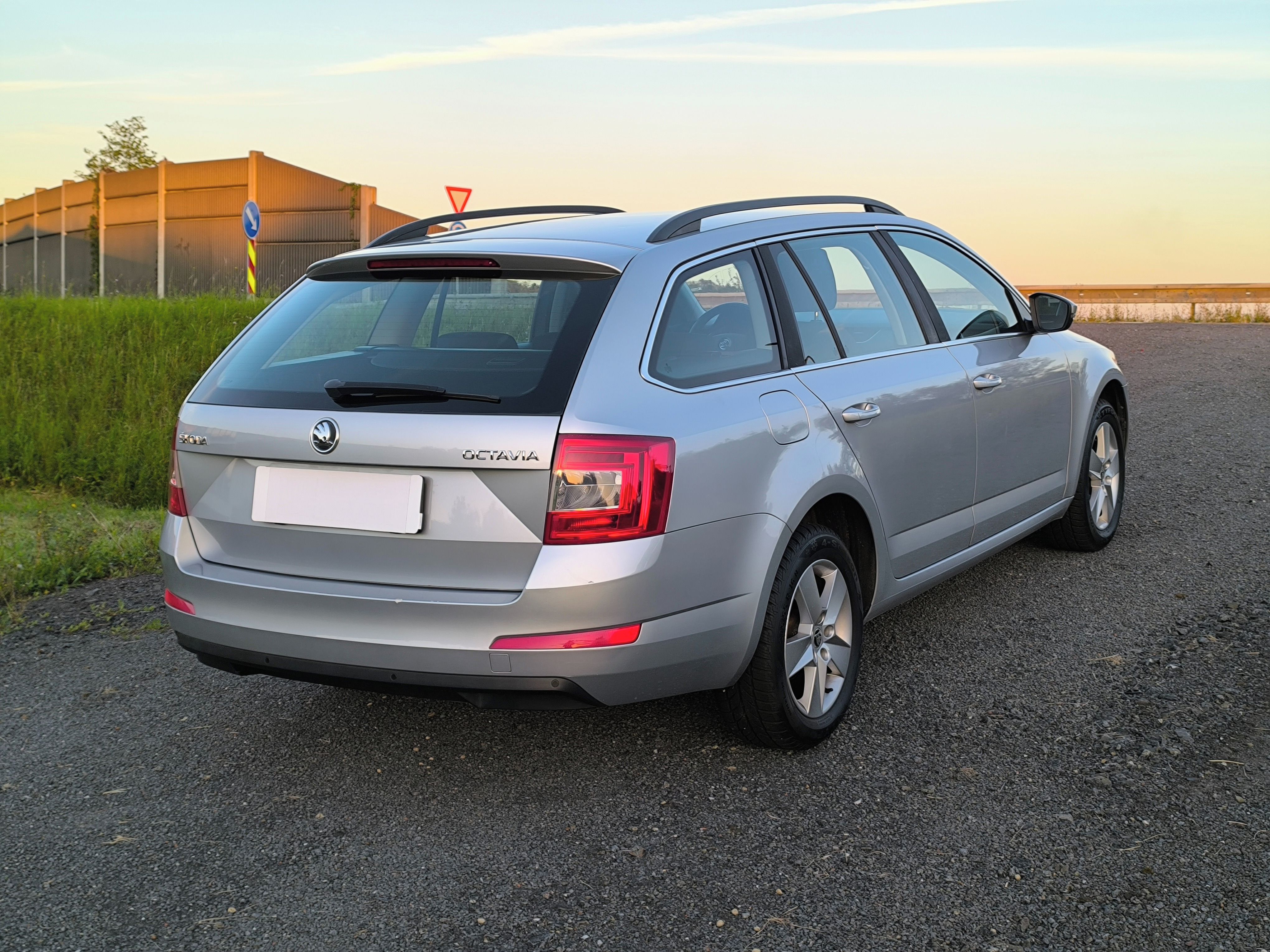 Škoda Octavia, 1.4TSI 103kW SERVISOVÁNO - fotka 6