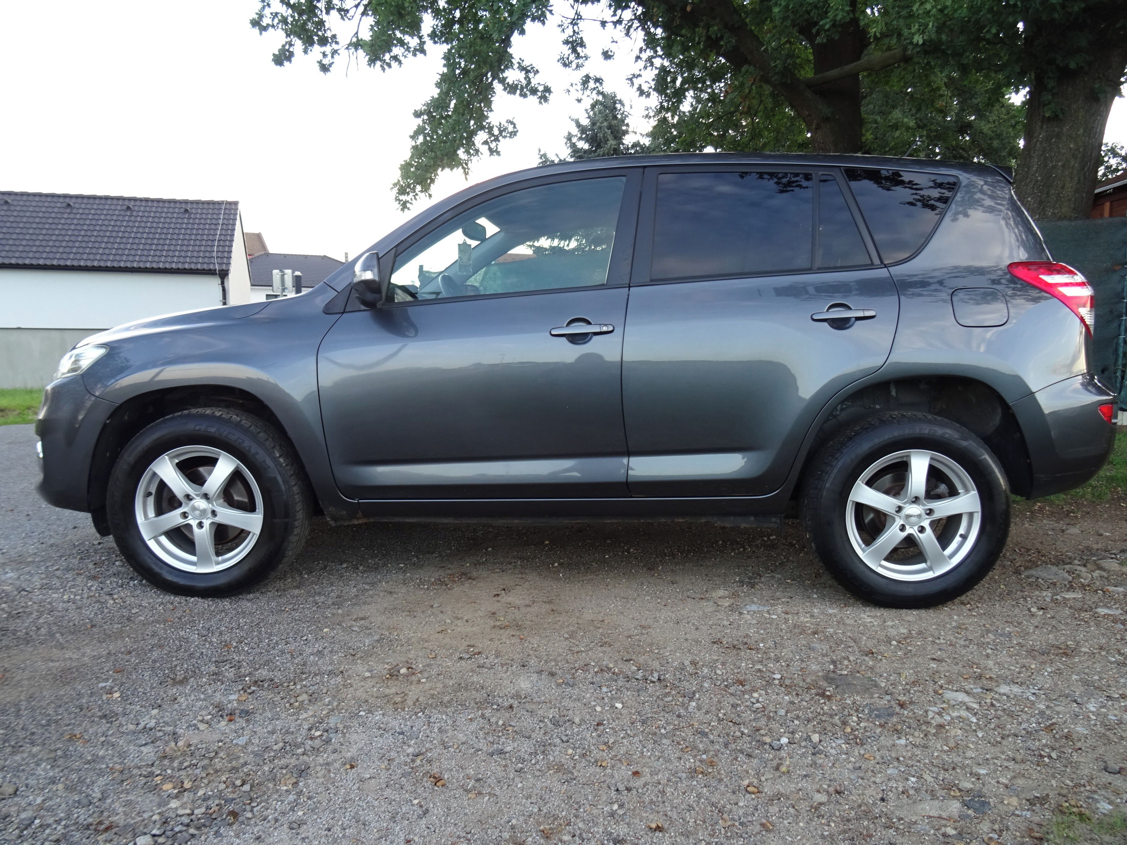 Toyota Rav4, 2,2 D-4D 110kW 4x4 pěkná výb. - fotka 6