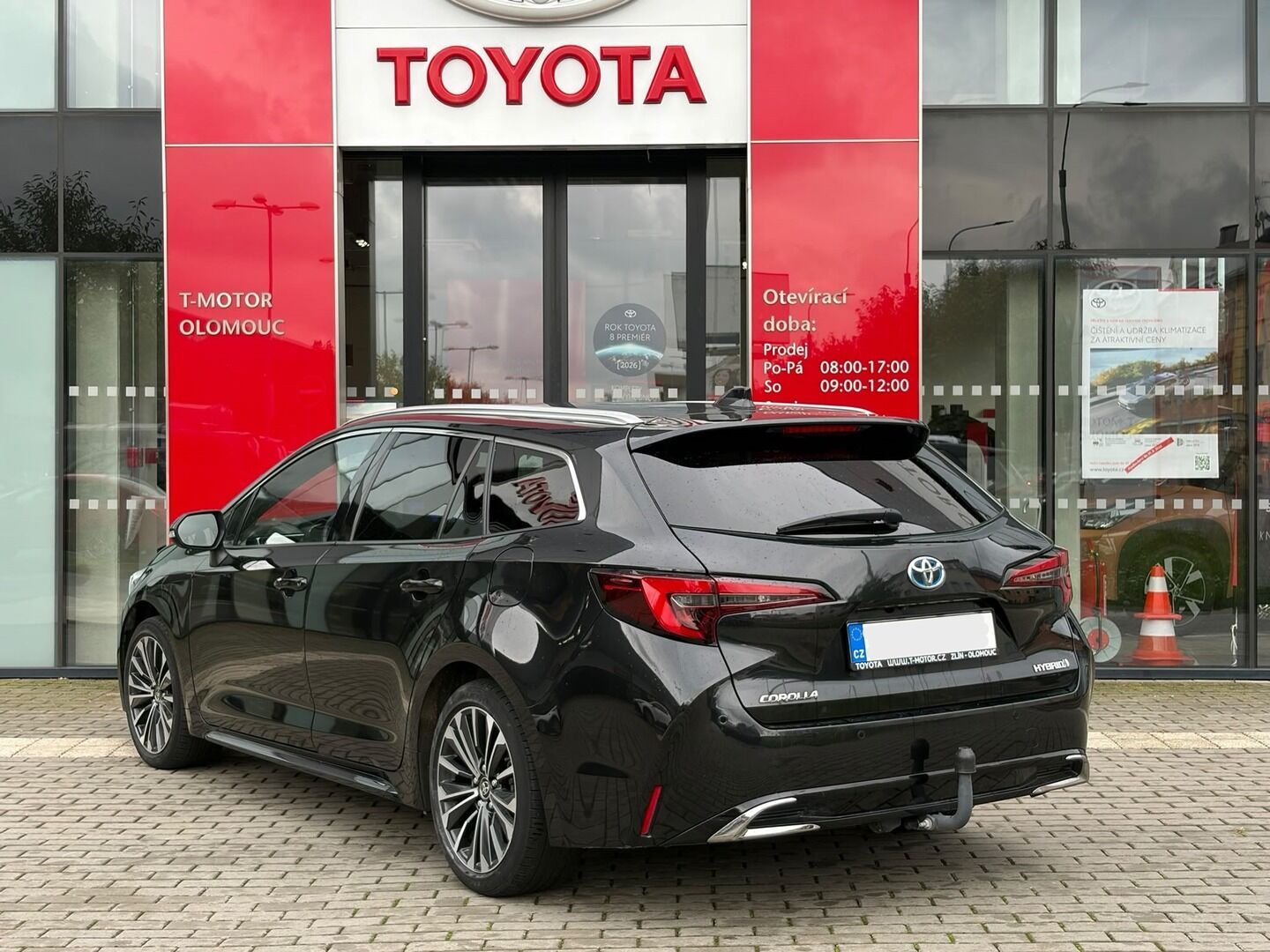 Toyota Corolla, 1.8 Hybrid Style - fotka 2
