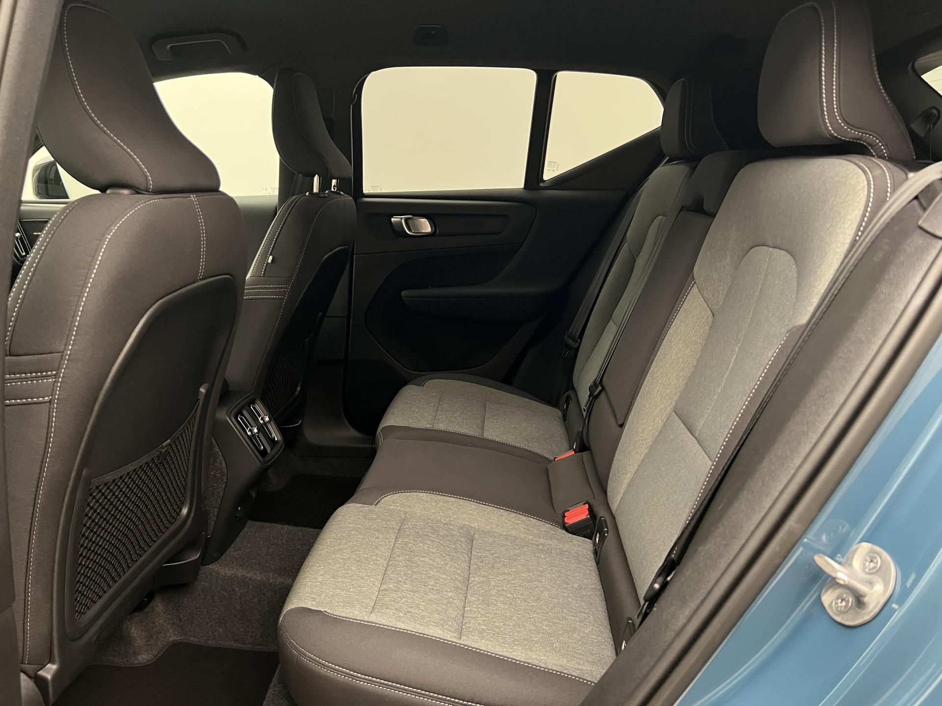 Volvo XC40, B3 DARK PLUS AUT CZ 1. maj. - fotka 6
