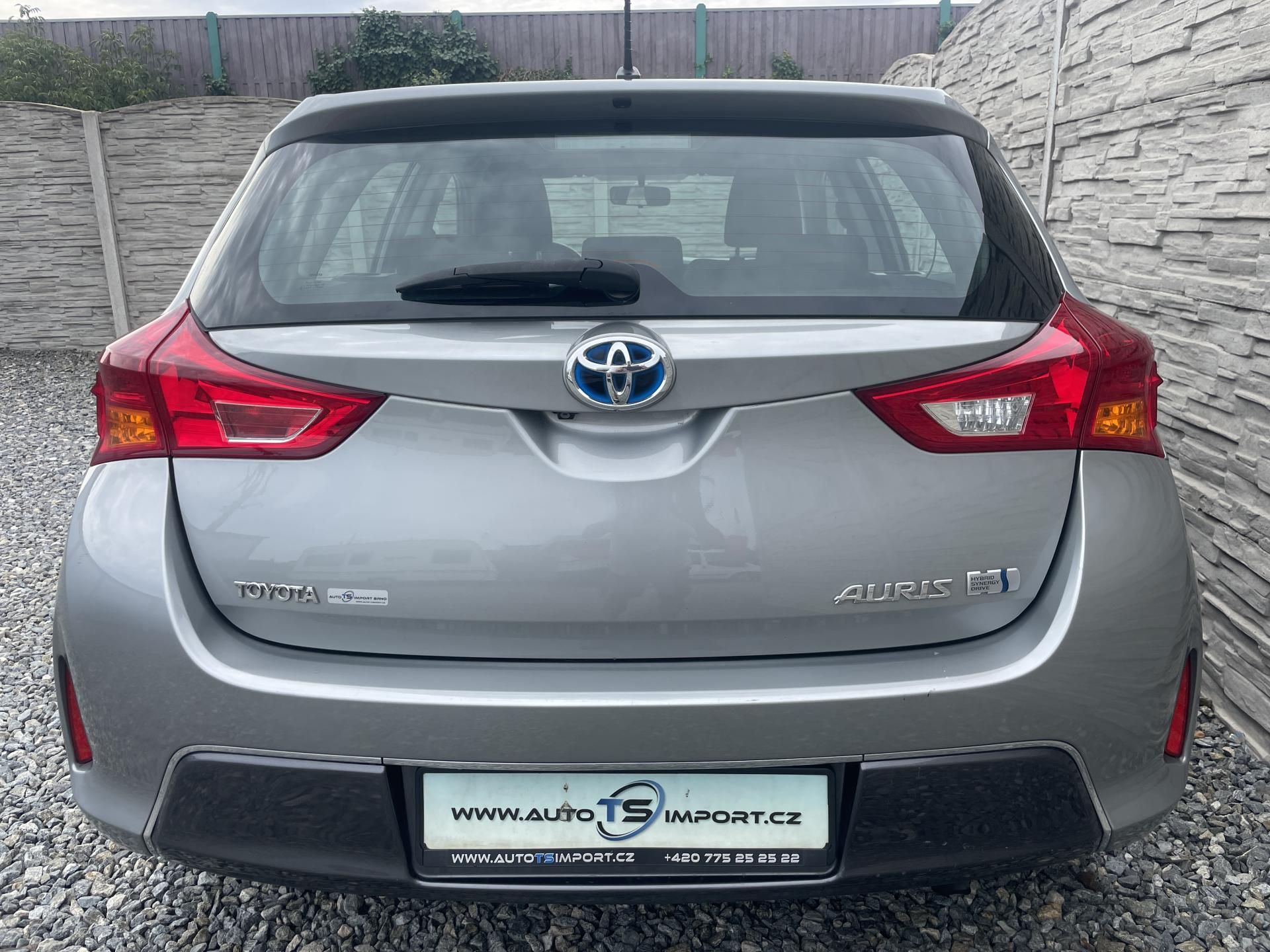 Toyota Auris, 1.8i 16v HYBRID AUT SERVIS TOP - fotka 4