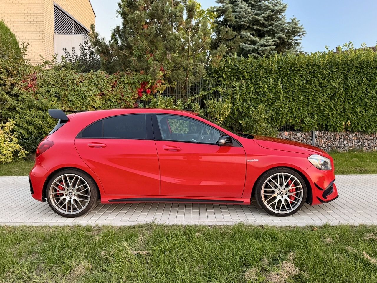 Mercedes-Benz Třídy A, A45 AMG/AERO/SKOŘEPINY/DPH - fotka 4