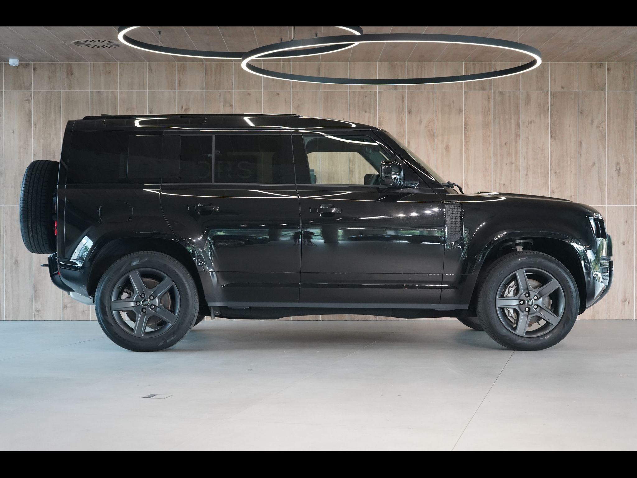 Land Rover Defender, 110 D300 X-Dynamic SE - fotka 6