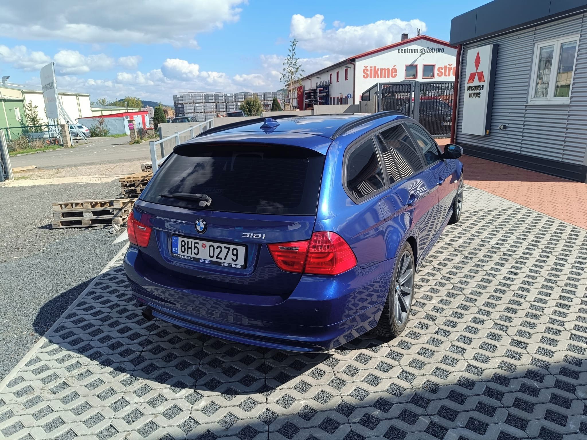 BMW Řada 3, 318i combi - fotka 4