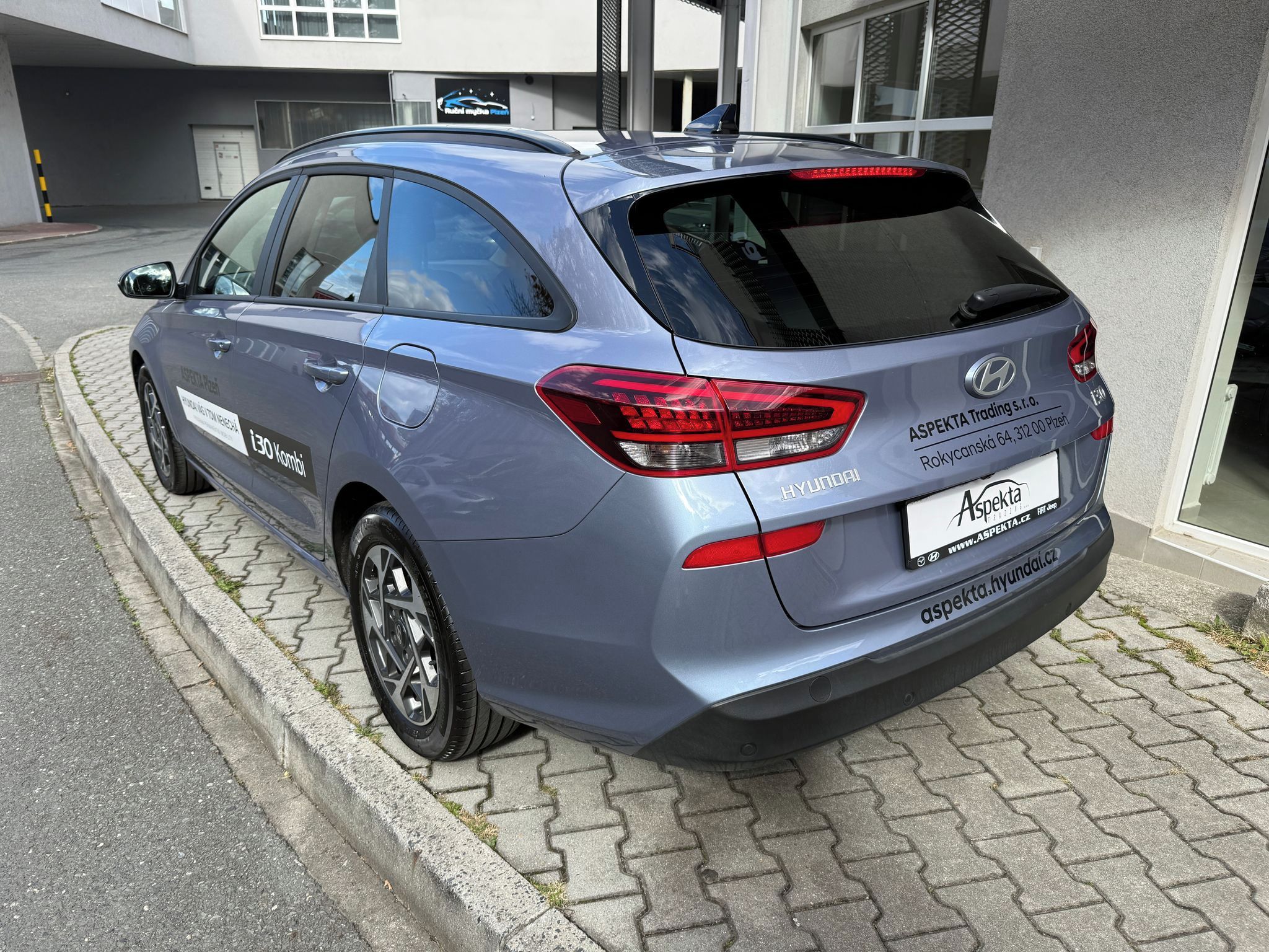 Hyundai i30, 1.5i Smart Climate,ČR,1.maj. - fotka 3