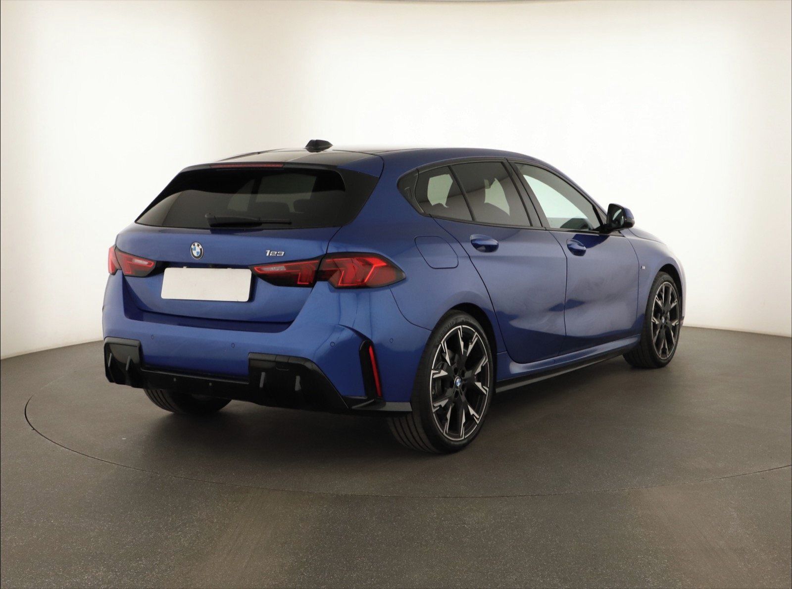 BMW Řada 1, 123 xDrive - fotka 5