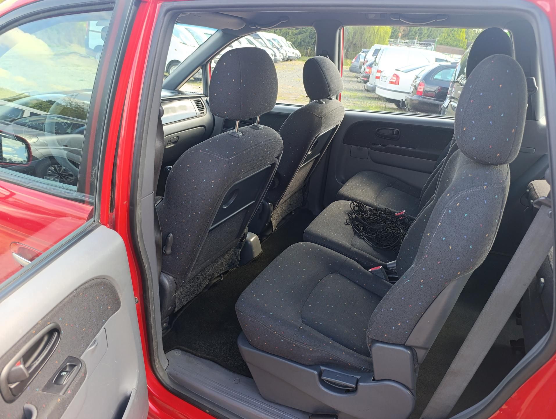 Hyundai Trajet, 2.0  16V  7 míst - fotka 6