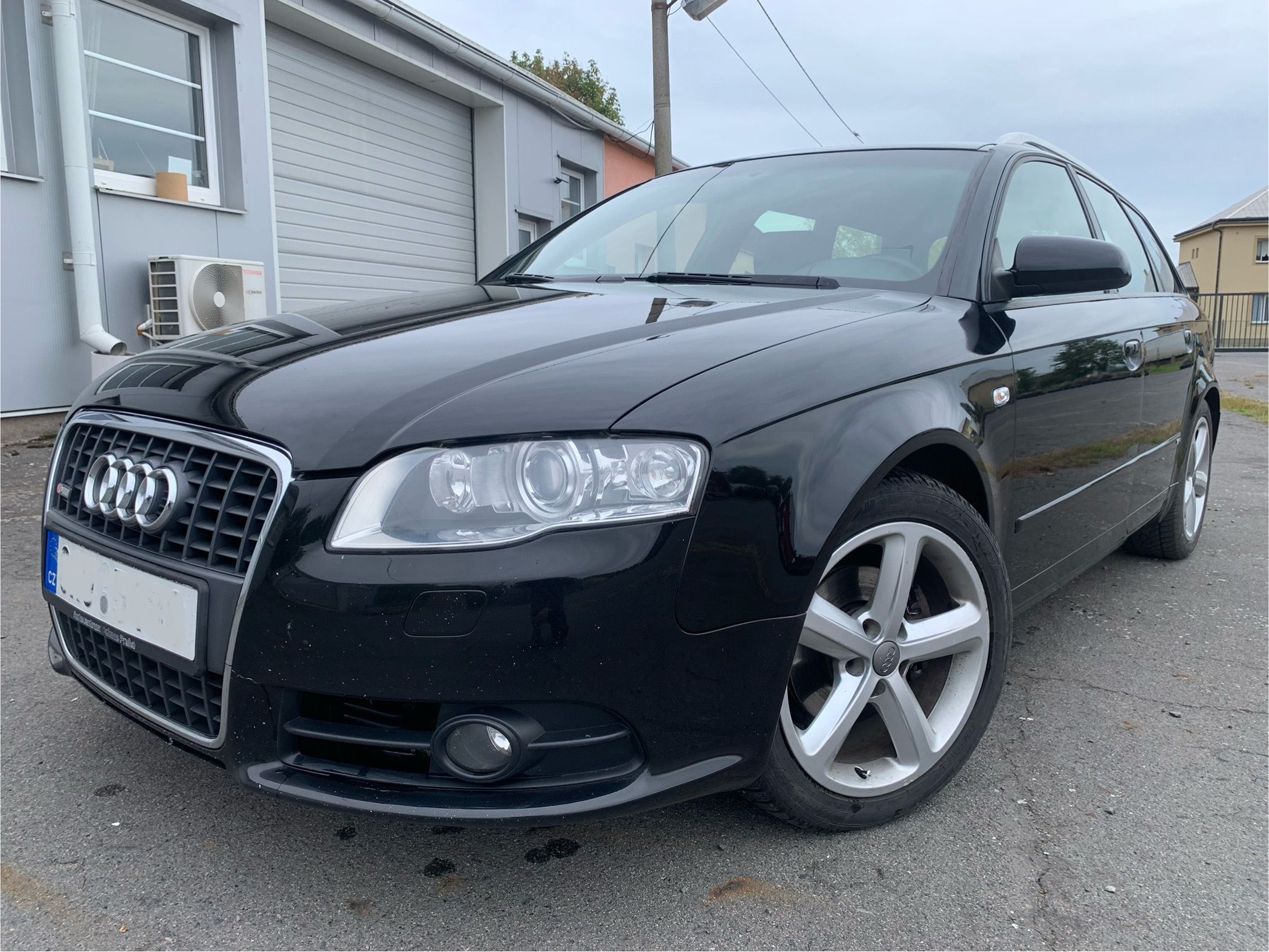 Audi A4 Avant, Audi a4 2.0 TDi quattro s-line