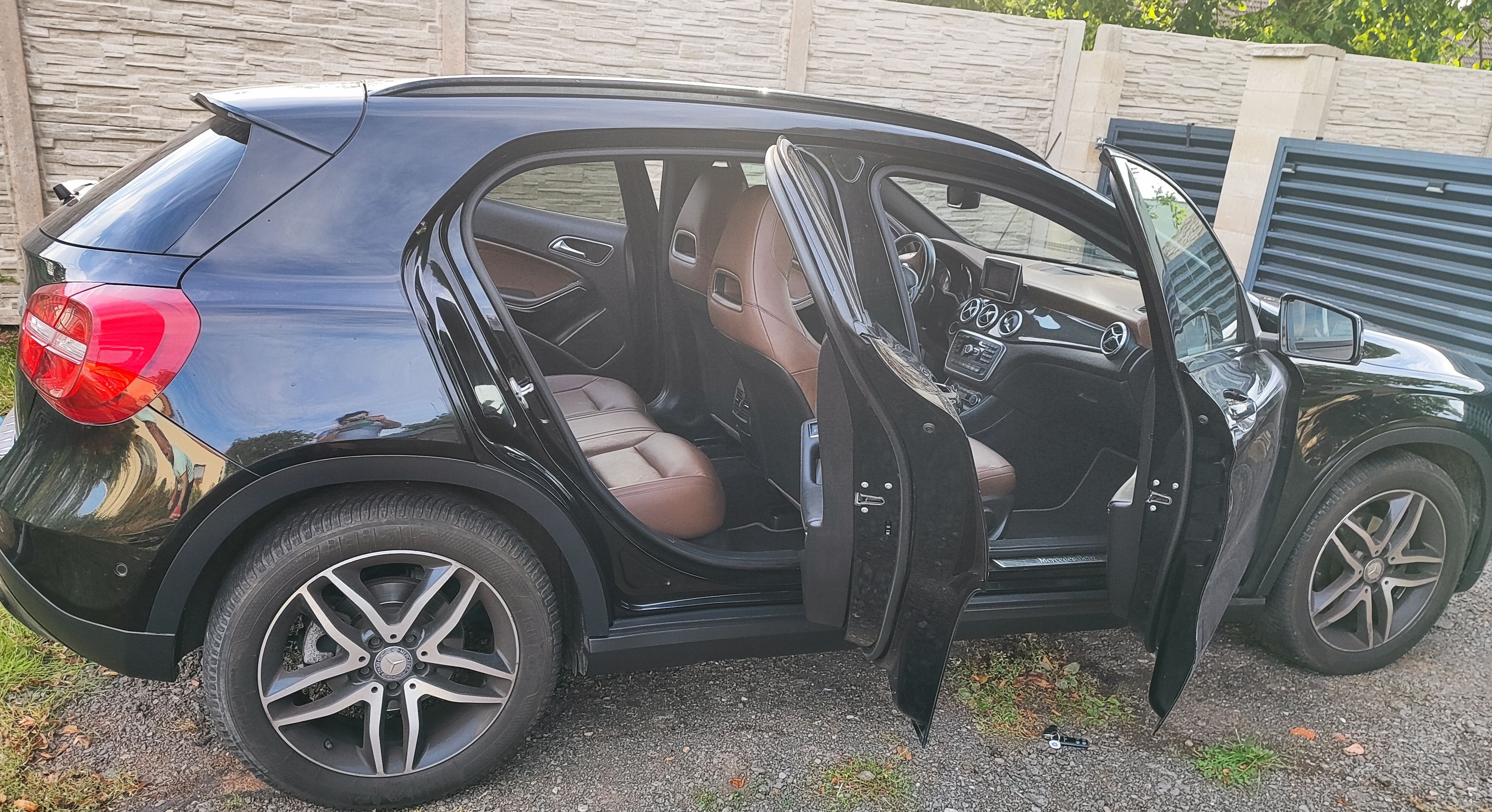 Mercedes-Benz GLA, 1,6 115 kW kůže, navi - fotka 4