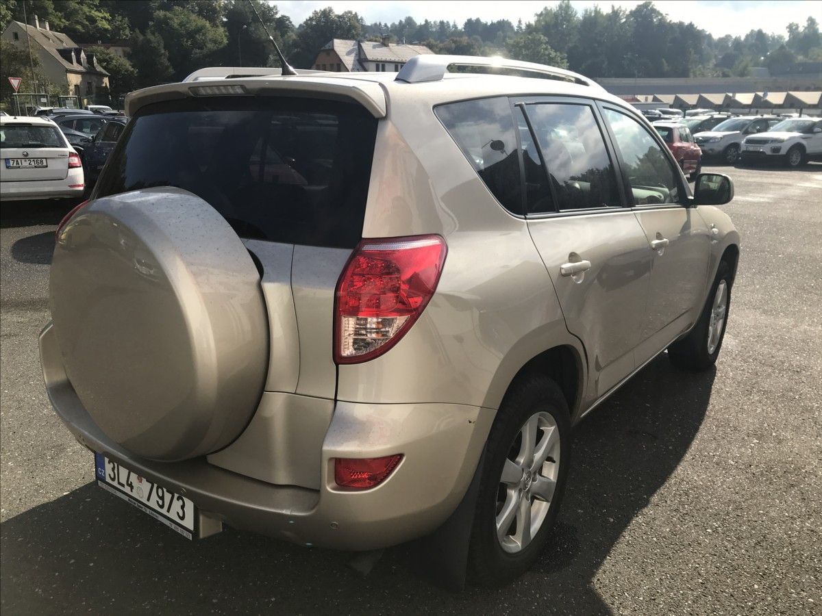 Toyota Rav4, 2,2 D 100kW 4x4 - fotka 5