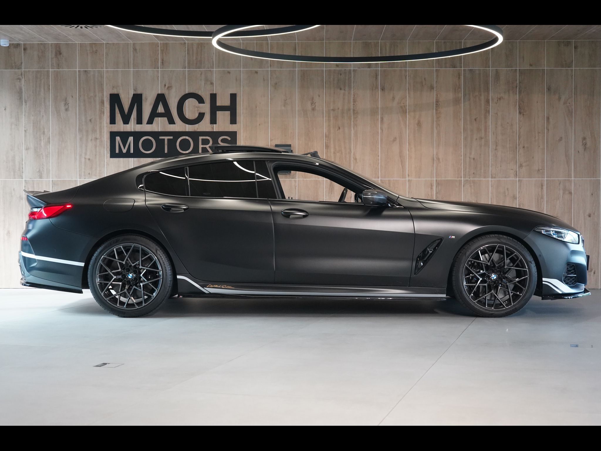 BMW Řada 8, M850i xDrive, Golden Thunder - fotka 6