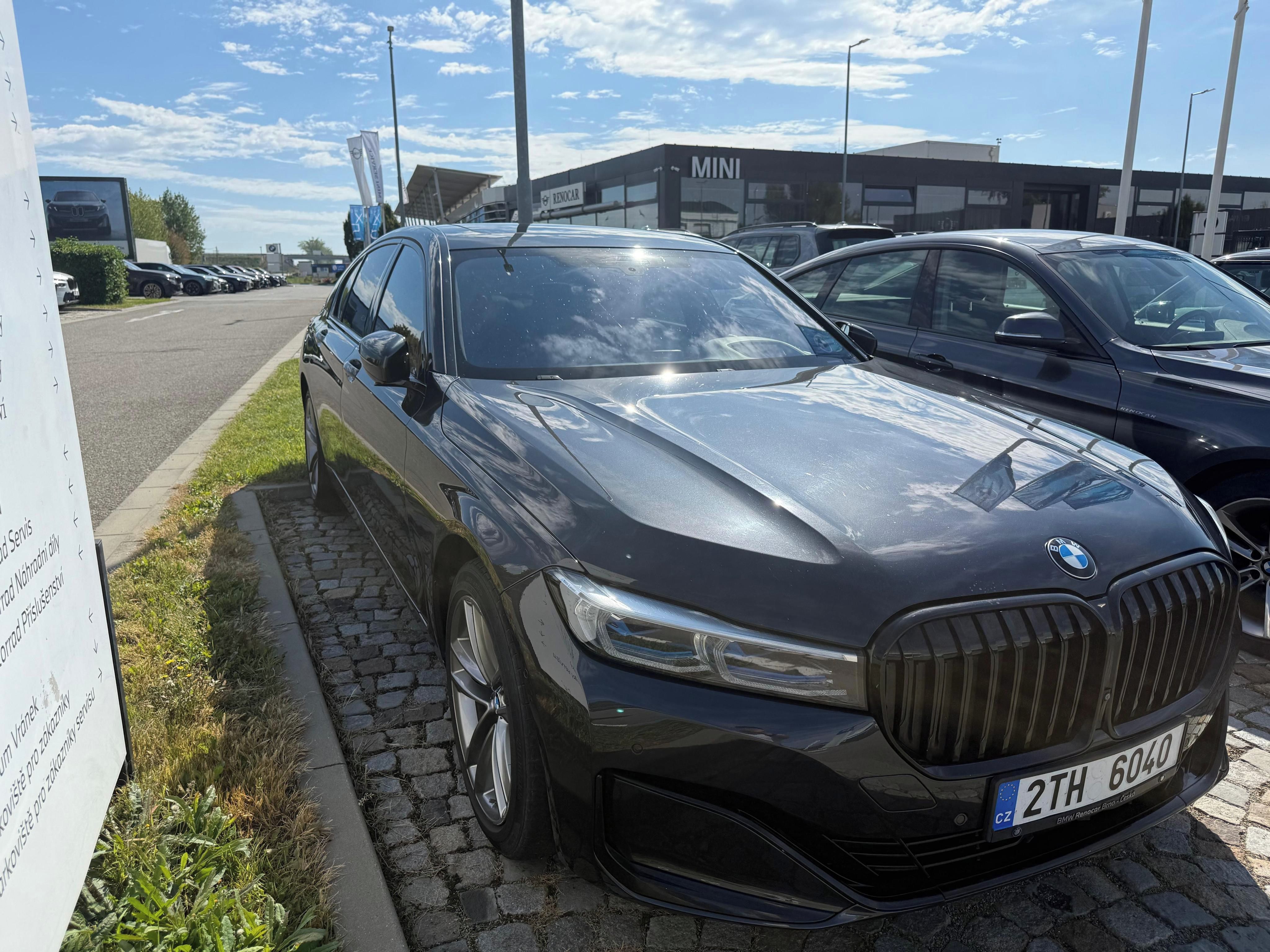 BMW Řada 7, BMW 750i xDrive - fotka 3