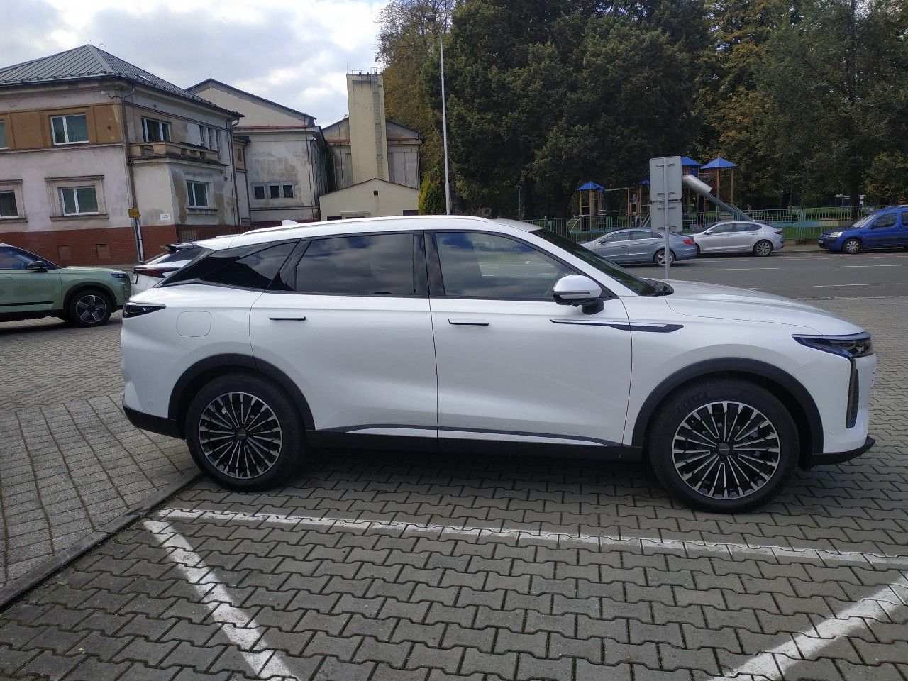 Omoda 9, 1.5 Premium,PHEV,AT, SKLADEM - fotka 4