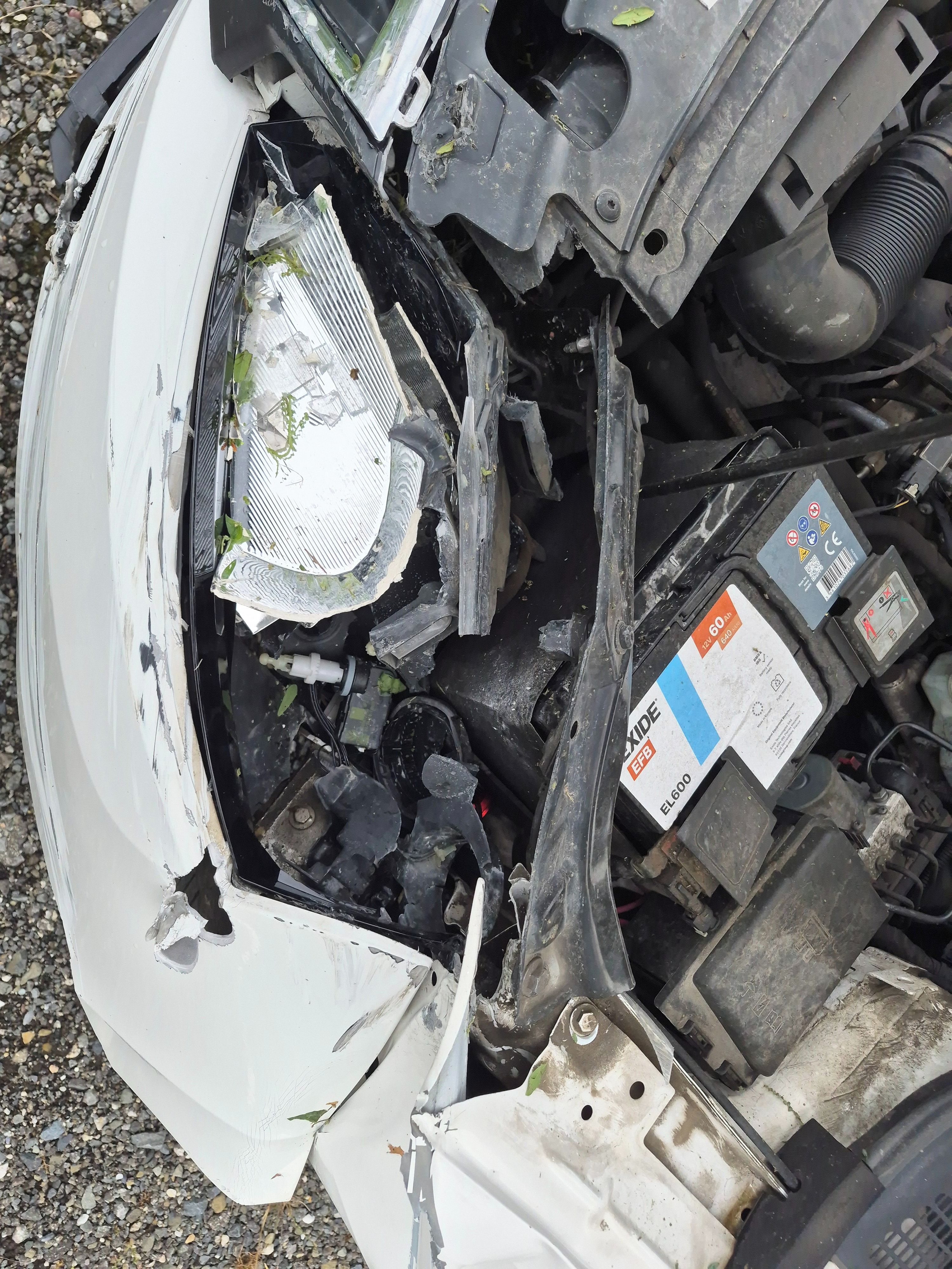 Škoda Rapid, Rapid 1,2 TSI, havarovaný - fotka 5