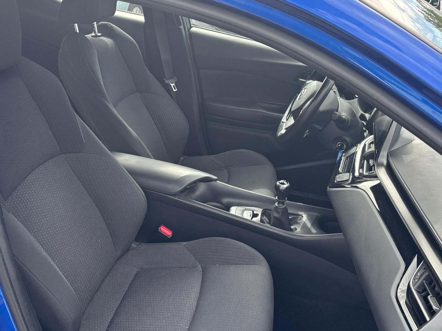 Toyota C-HR, 1.2 Turbo / 85 kW Active - fotka 6