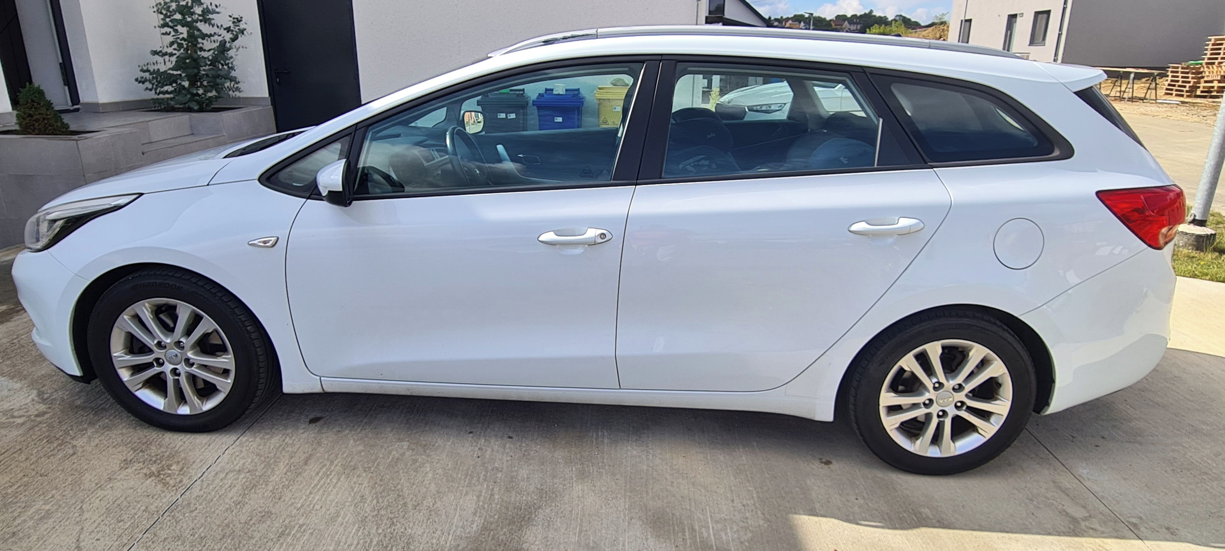 Kia Cee´d, 1,6 CRDi - fotka 2