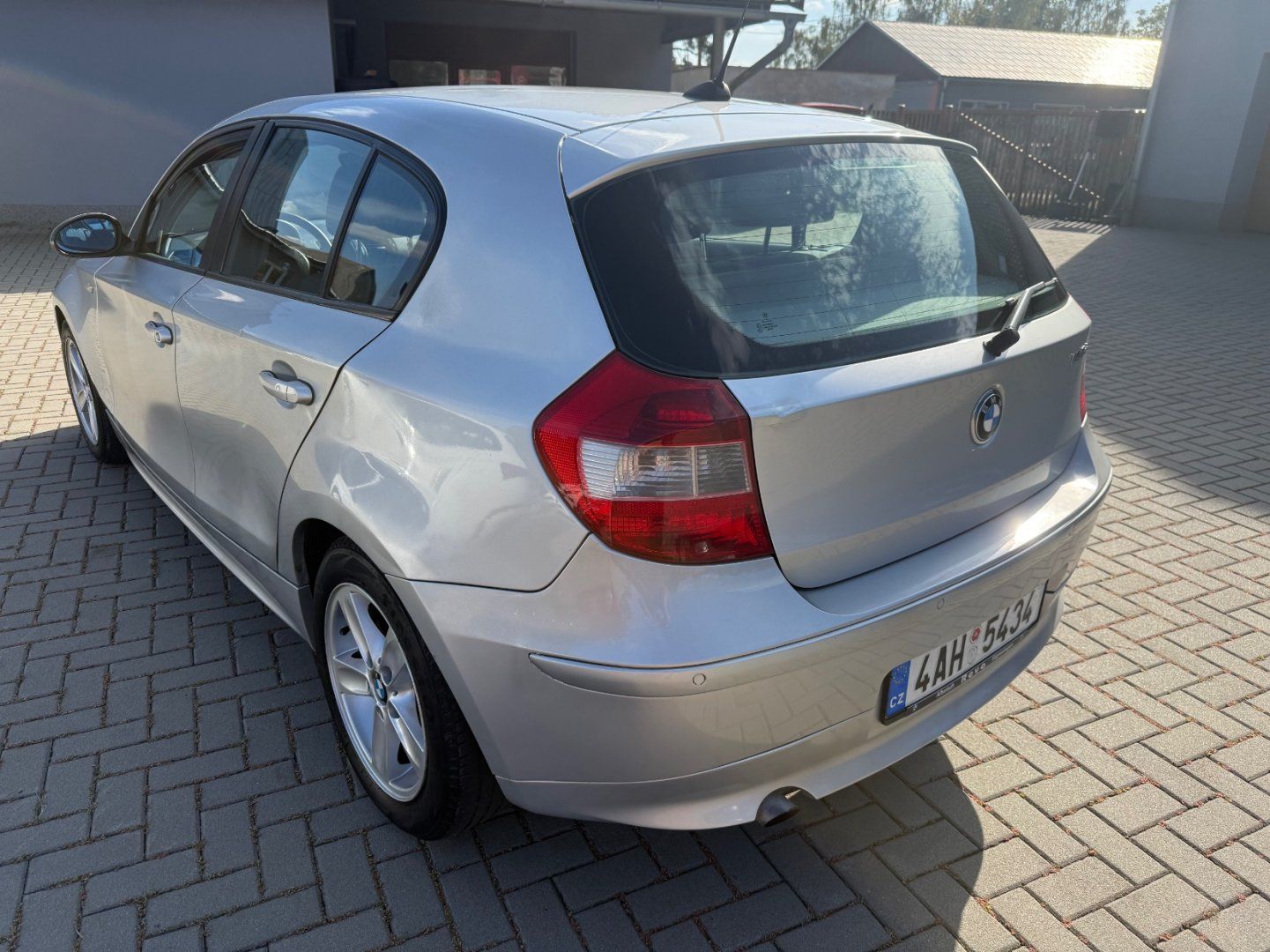 BMW Řada 1, 2.0 110kW 120 I AUTOMAT - fotka 6