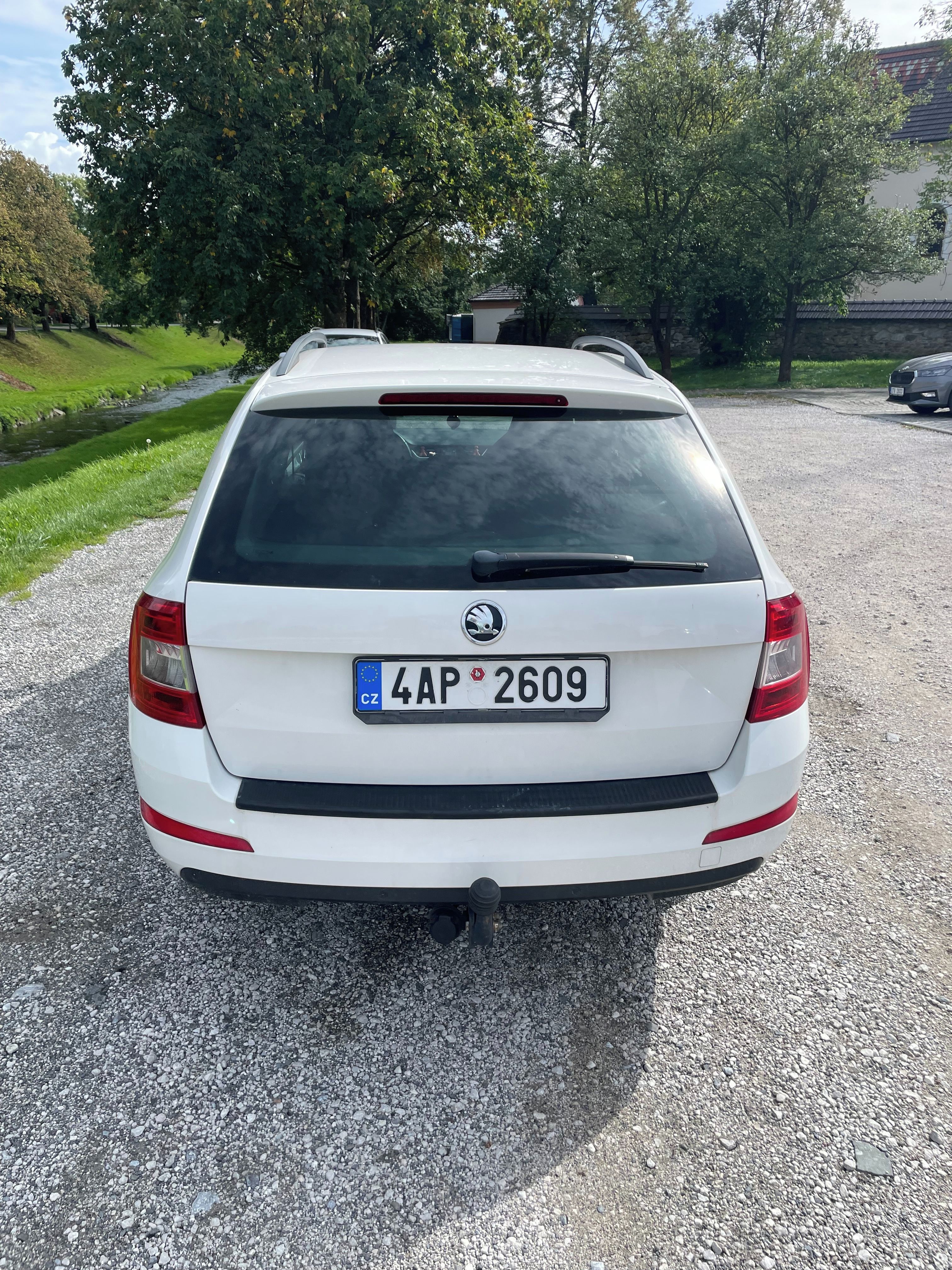 Škoda Octavia, 1.6 TDI 77kW, Sportline - fotka 4