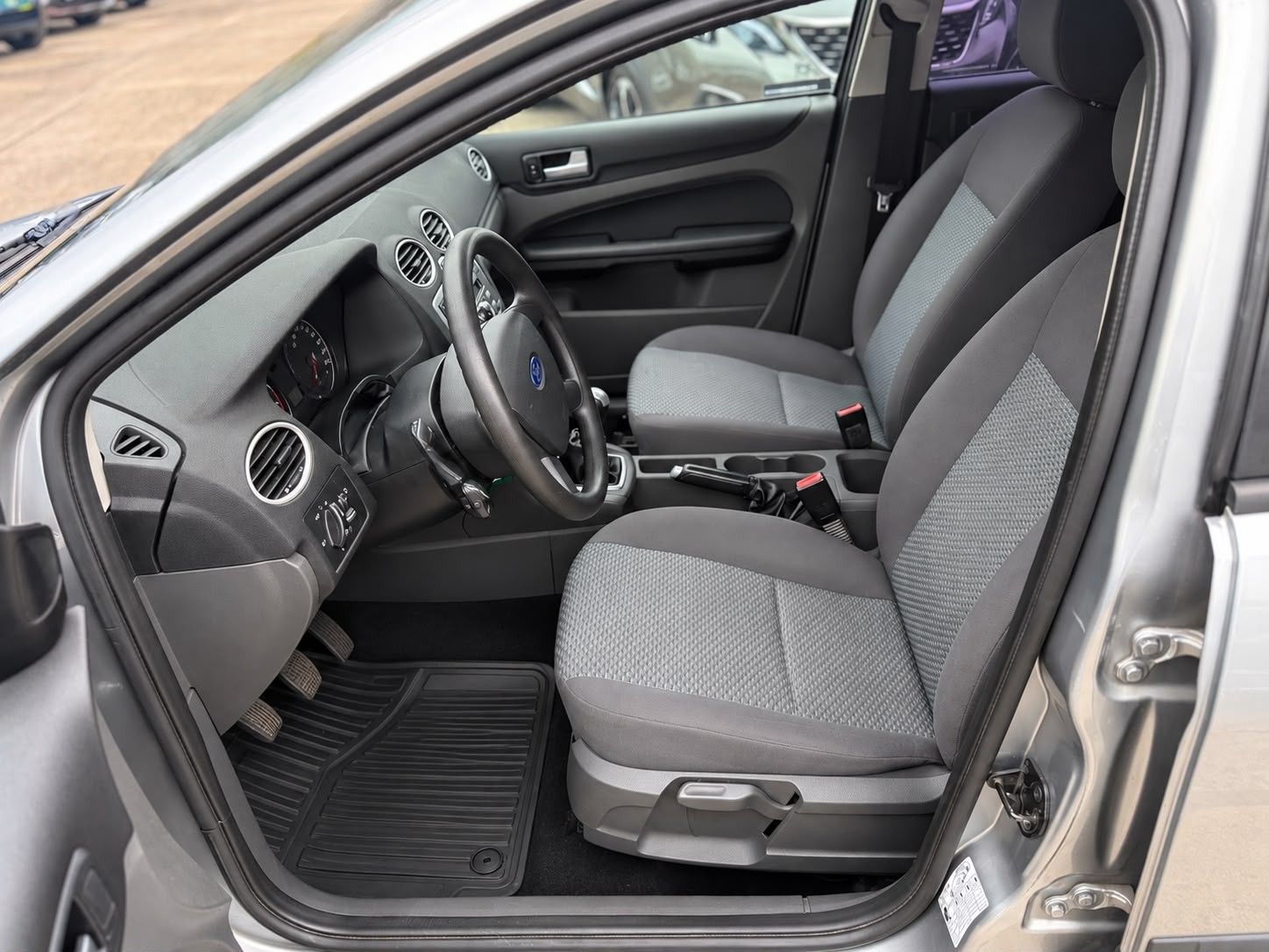 Ford Focus, 1.6i 74KW - fotka 5