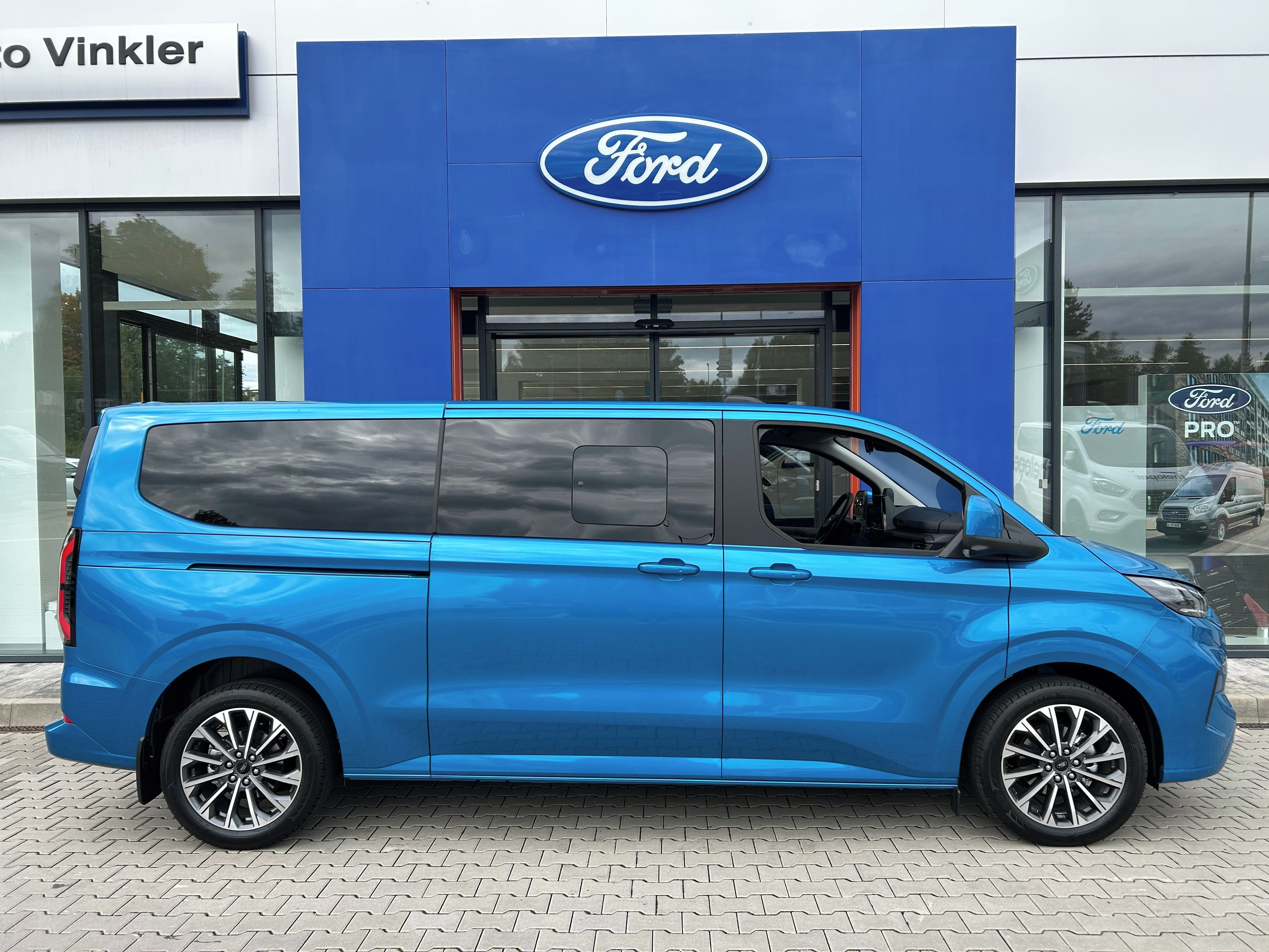Ford Tourneo Custom, Titanium X L2 SPACÍ VESTAVBA - fotka 4