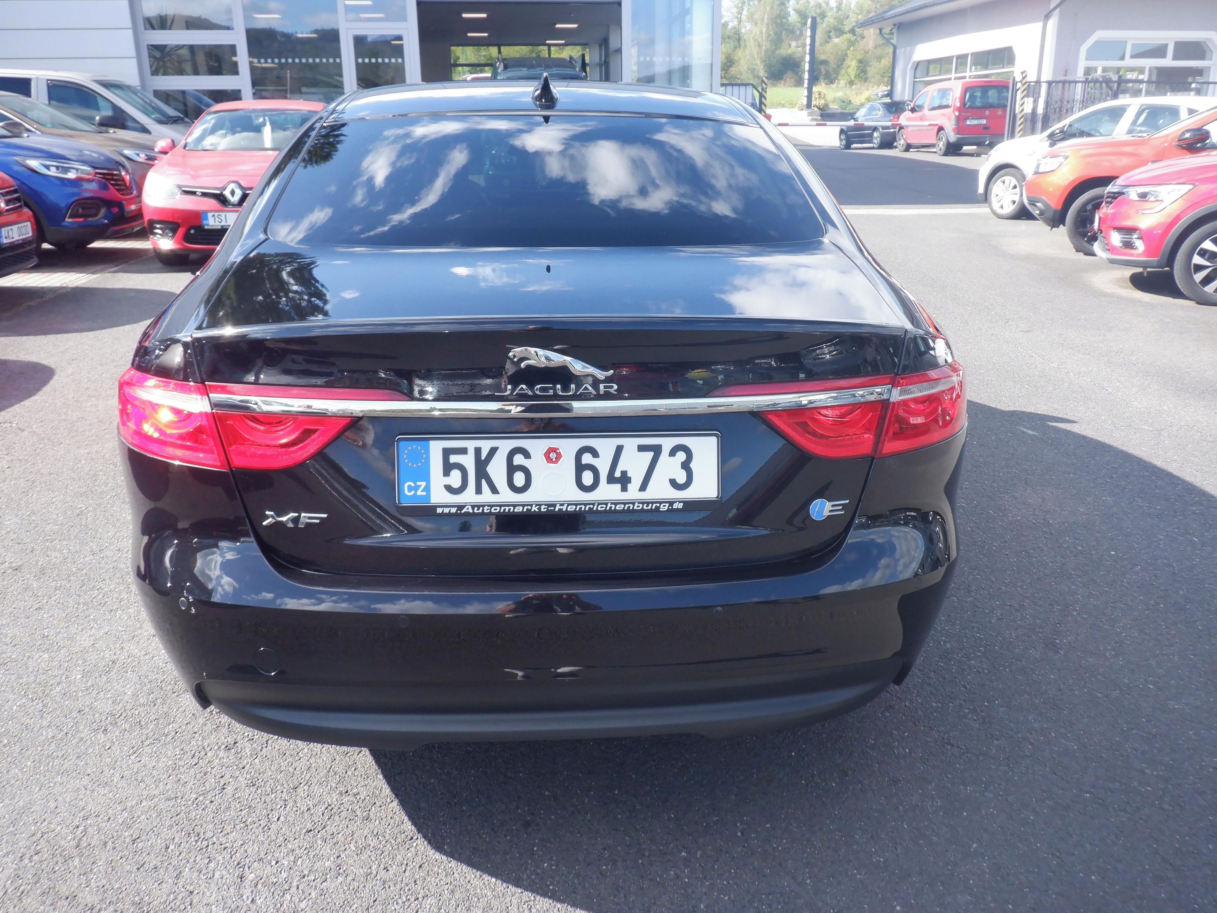 Jaguar XF, 2.0d 120kW - fotka 6