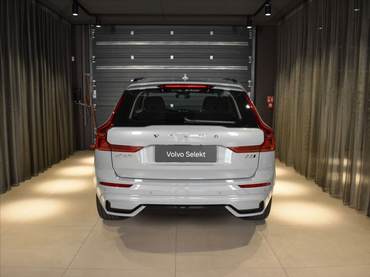 Volvo XC60, 2,0 B5 AWD PLUS BLIS,Bezklíč - fotka 5