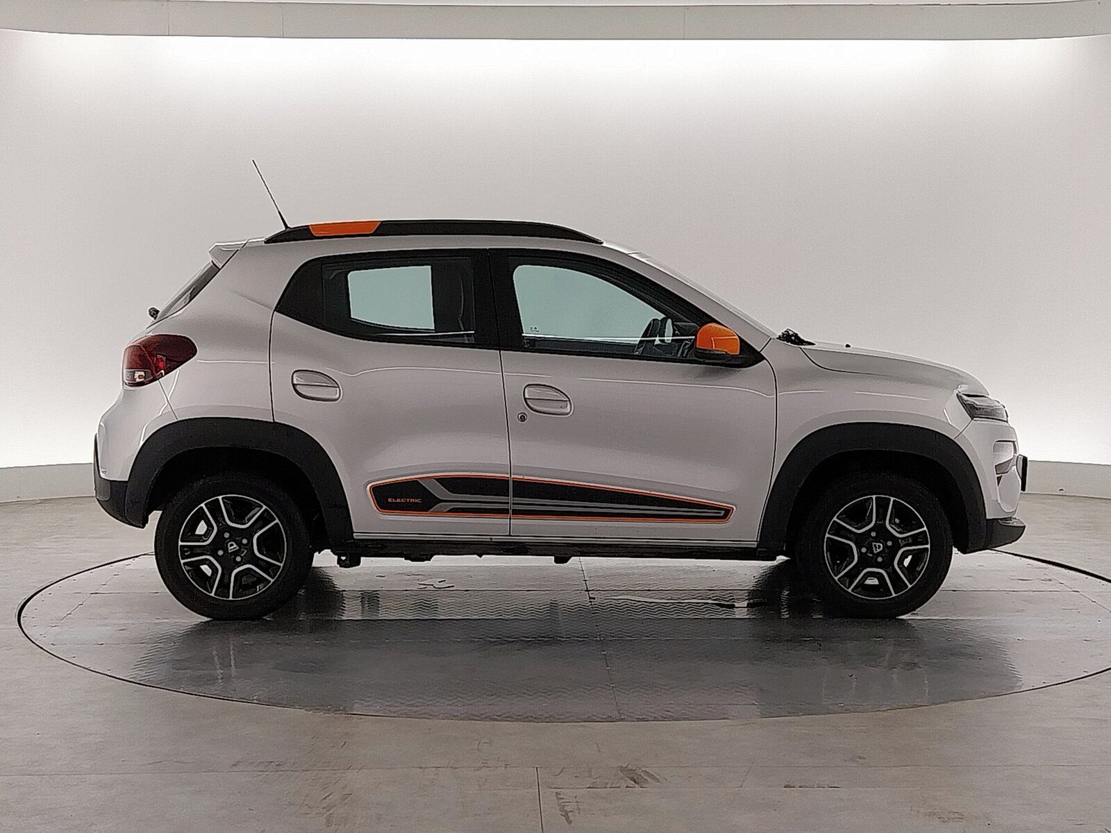 Dacia Spring, Electric 45 (27 kWh), SoH 91% - fotka 6