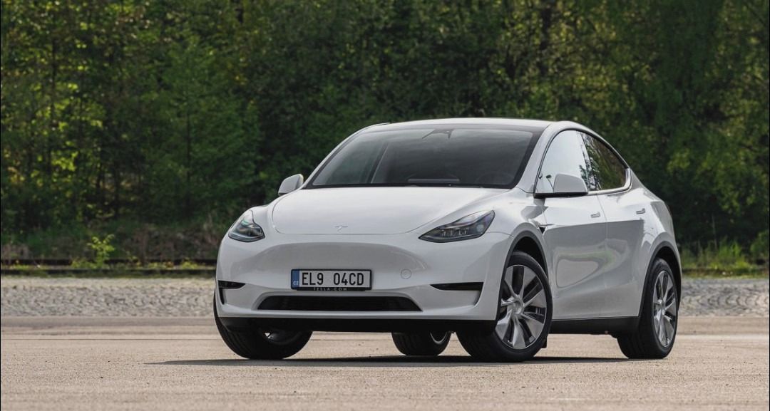 Tesla Model Y, Long Range 4x4 - fotka 3