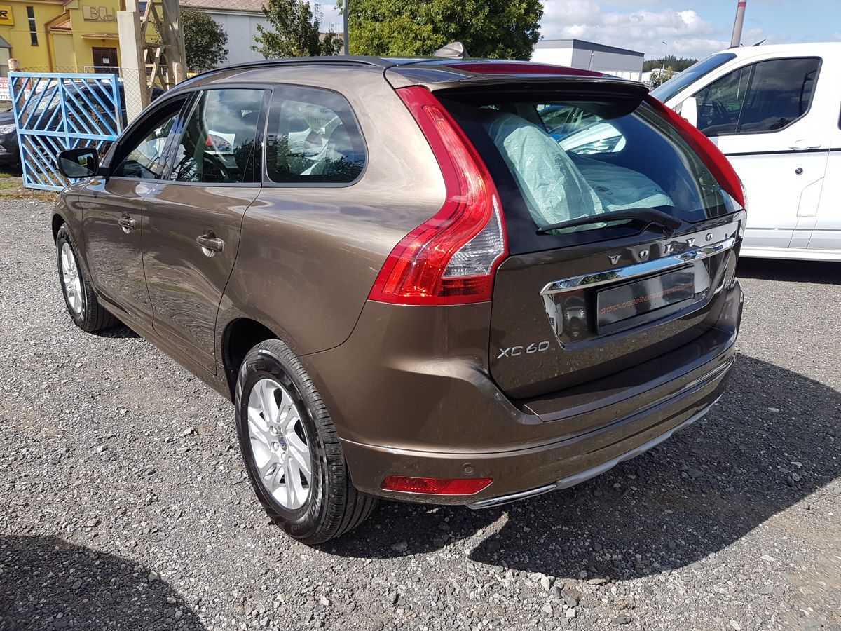 Volvo XC60, D4 2.0D 140KW NAVI MANUÁL - fotka 4