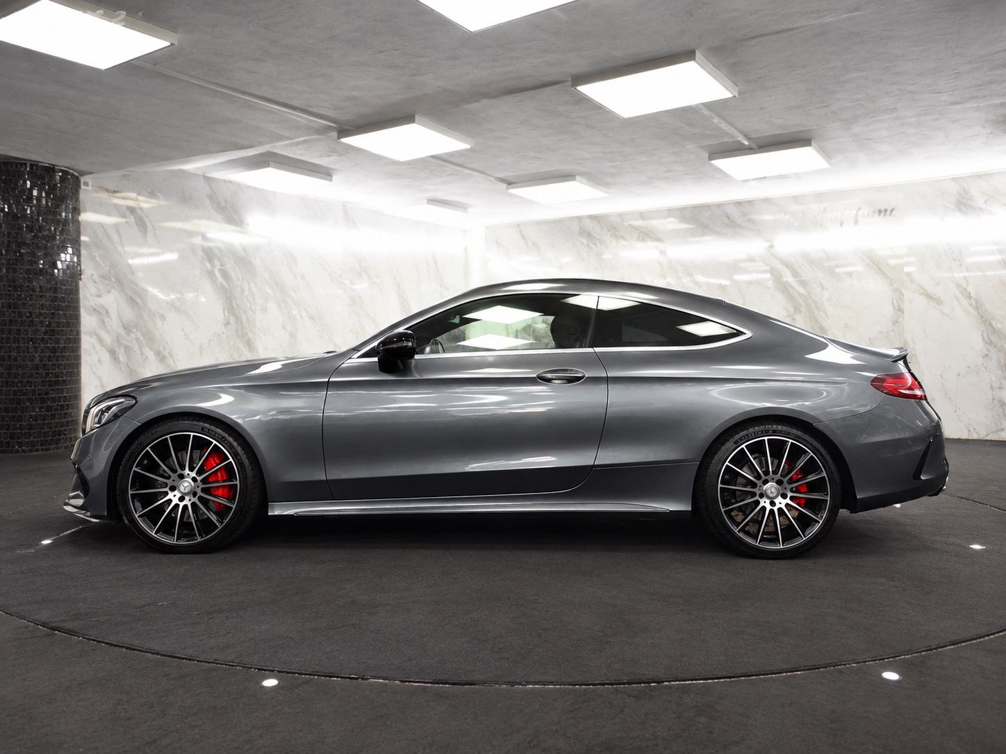 Mercedes-Benz Třídy C, AMG Line, AIRMATIC, Burmester - fotka 6