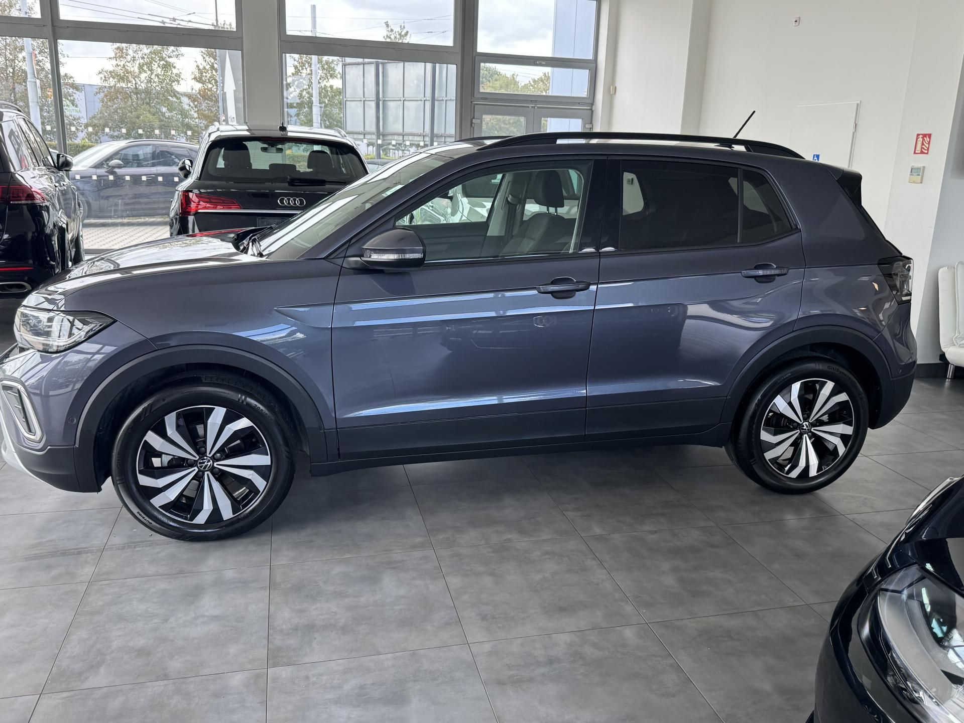 Volkswagen T-Cross, 1,0TSi DSG IQ.LIGHT TAŽNÉ NAVI - fotka 4