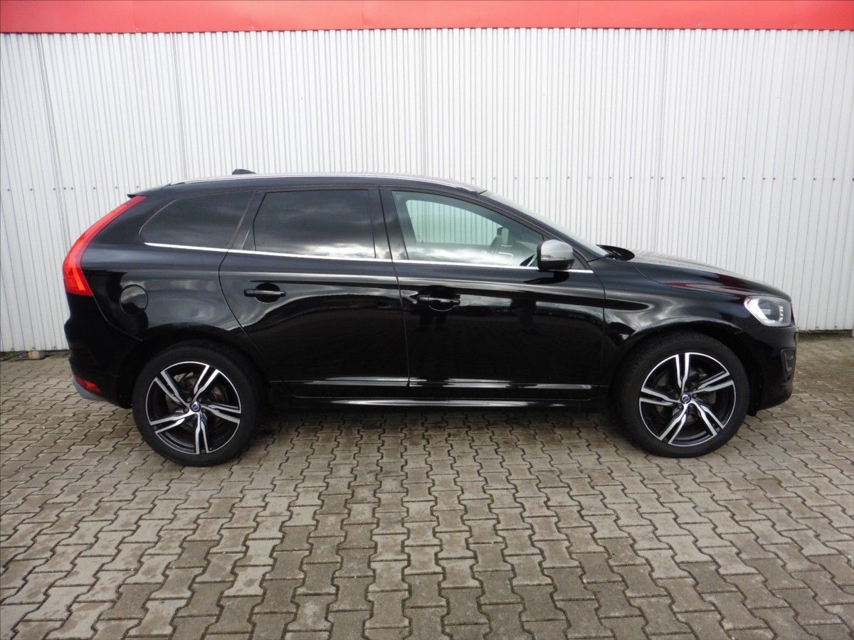 Volvo XC60, 2.4 D5 R-Design AWD M/T Navi - fotka 6