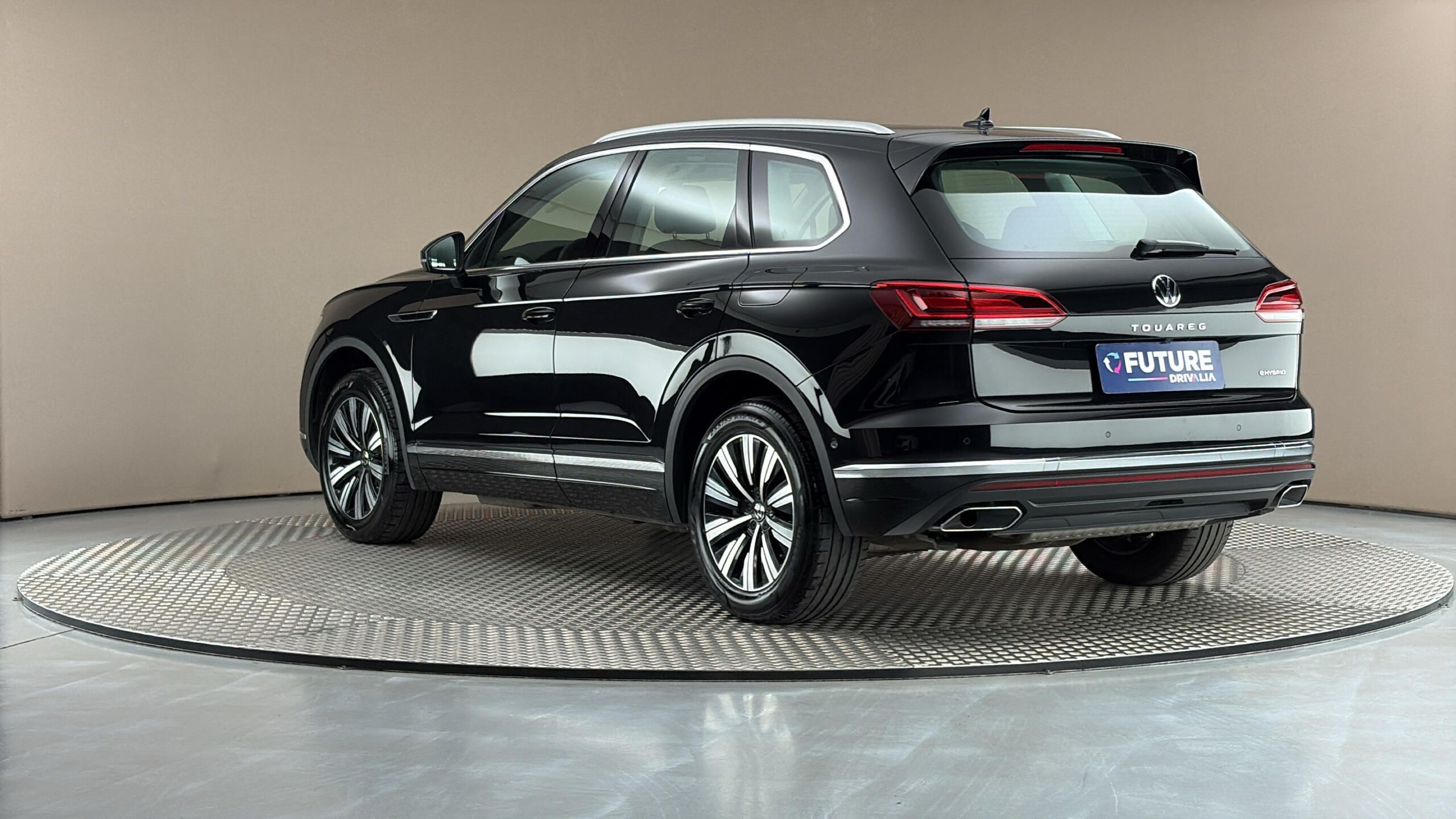 Volkswagen Touareg, 3.0 TSI PHEV Tiptronic Eleganc - fotka 2