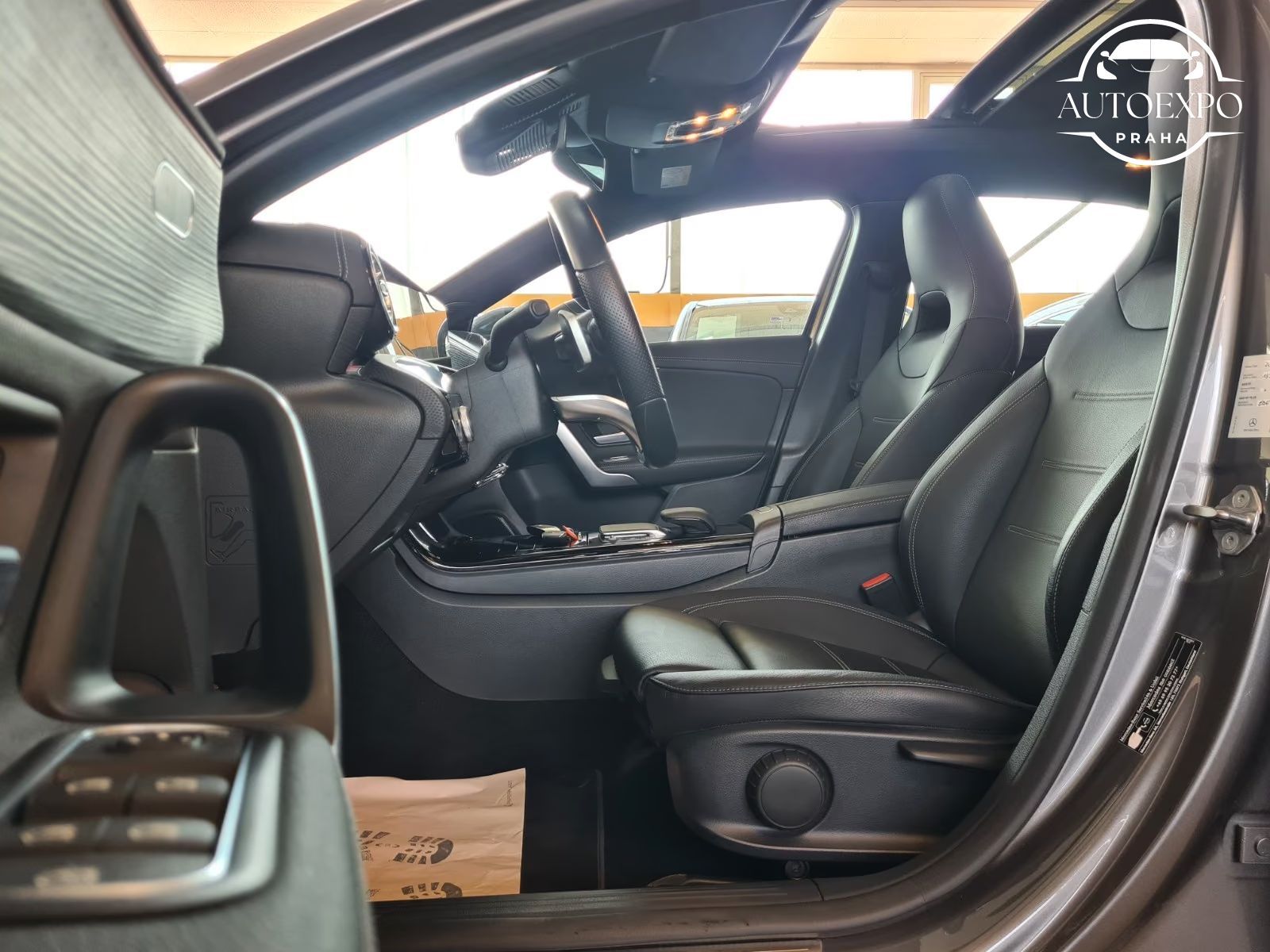 Mercedes-Benz Třídy A, 250e AMG*Panorama*KŮŽE* - fotka 6
