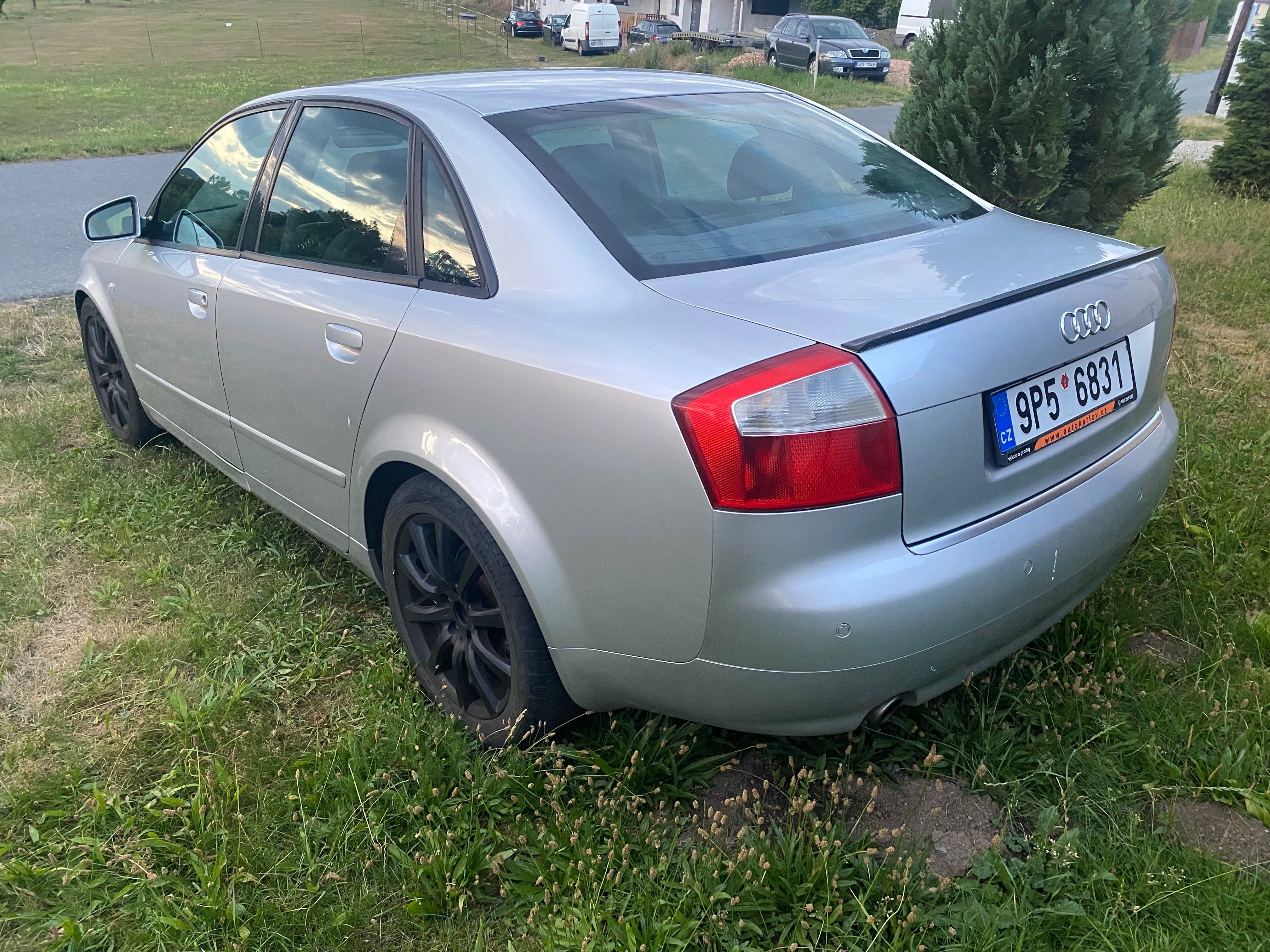Audi A4, 2.4i, V6 benzin - fotka 4