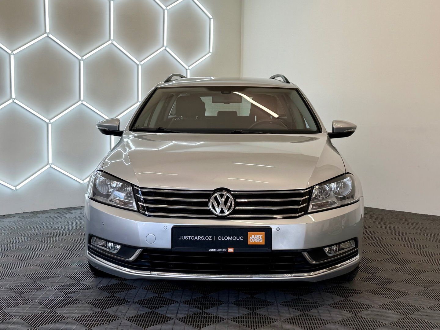 Volkswagen Passat, 1.6 TDI, 77kW, BlueMotion, - fotka 2