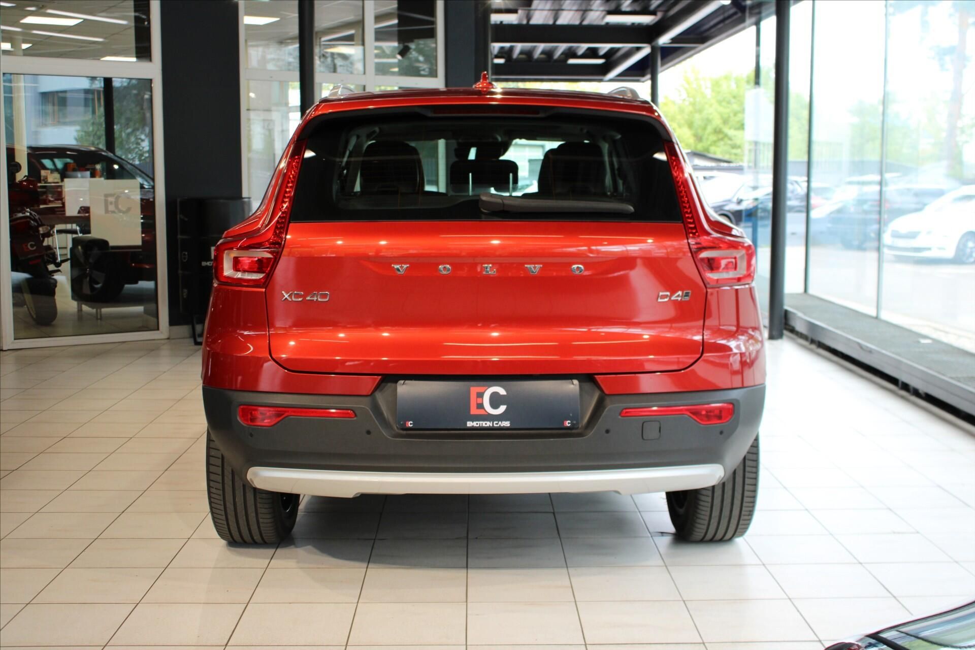 Volvo XC40, D4 AWD Momentum PilotAs/360°/P - fotka 5