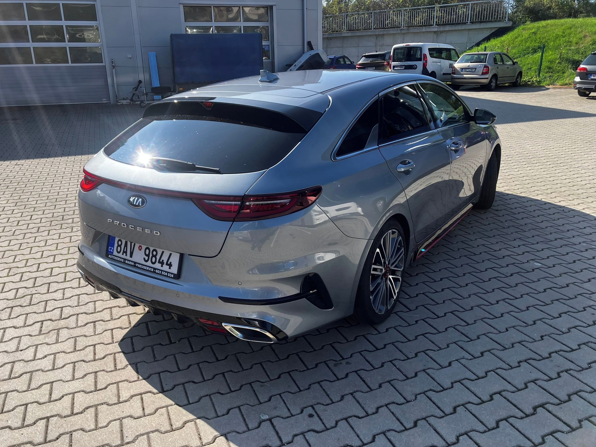 Kia ProCeed, 1,6 TGDi - servisováno - fotka 3