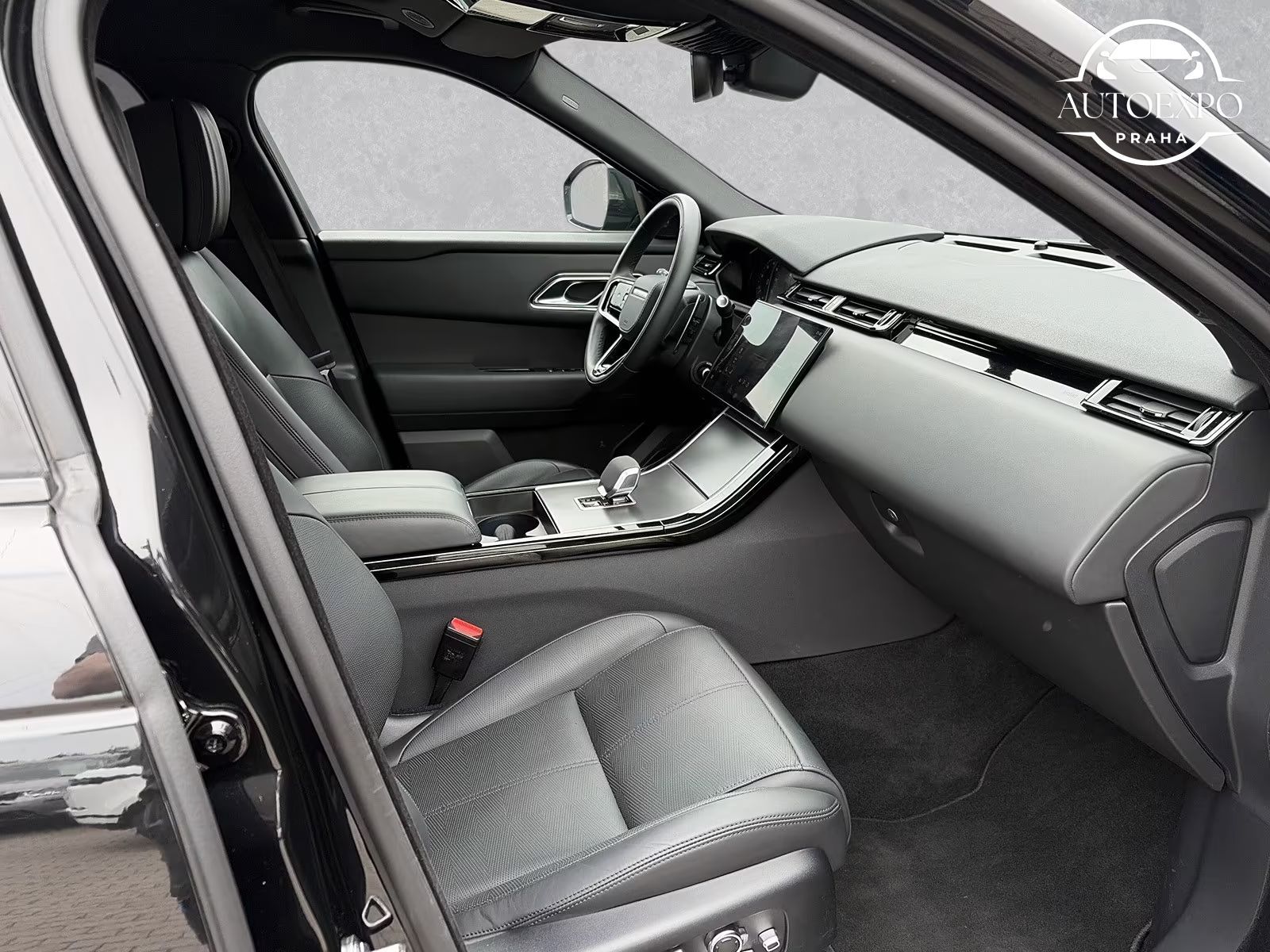 Land Rover Range Rover Velar, P400 DYNAMIC HSE BLACK závěs - fotka 4