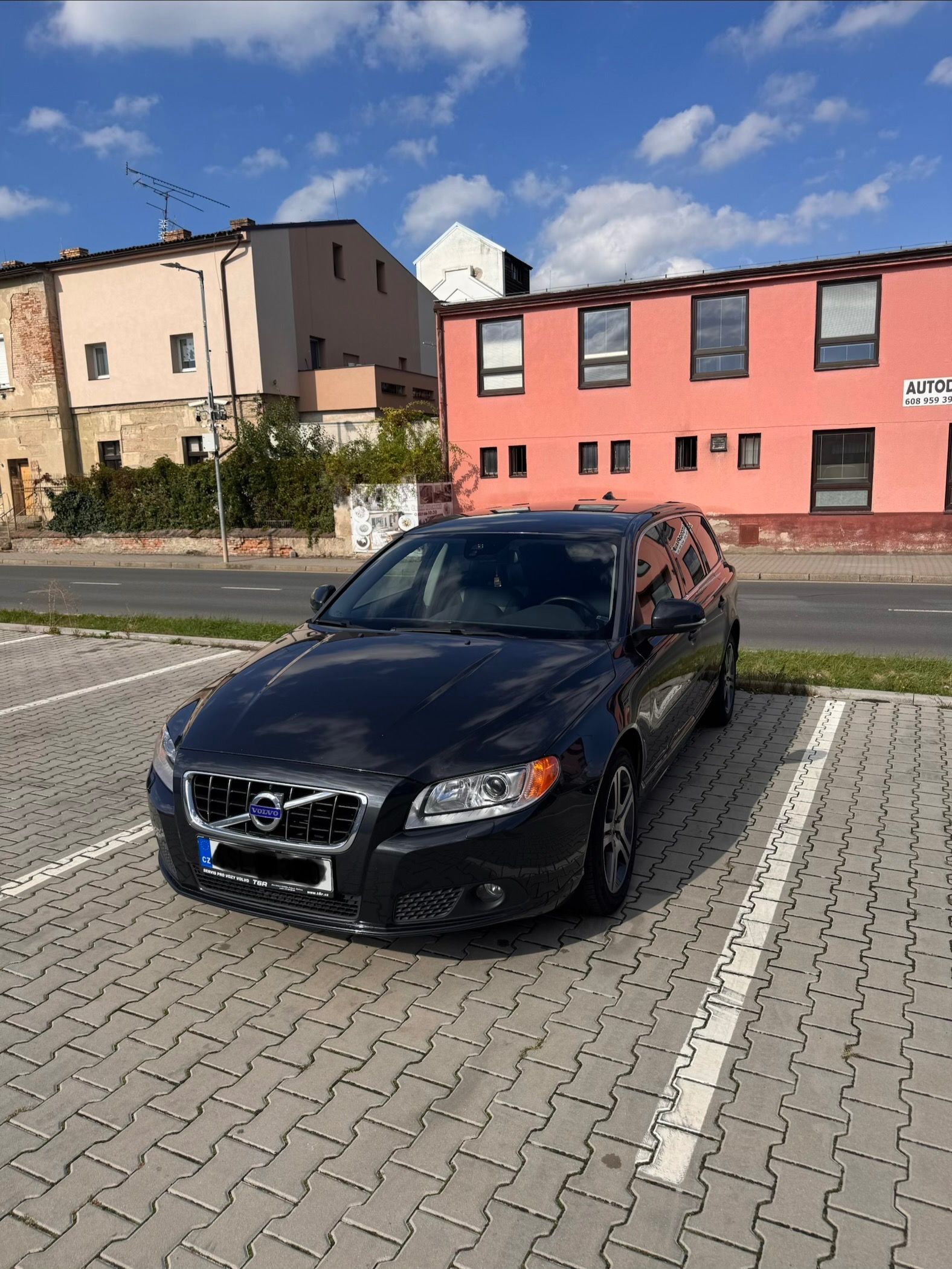 Volvo V70, Kůže,xenony,tažné,2 sady kol