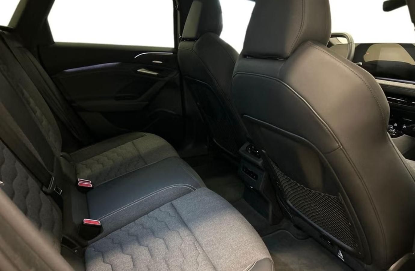 Audi A6 Avant, e-tron Q 360k Tech Pro Pano - fotka 6