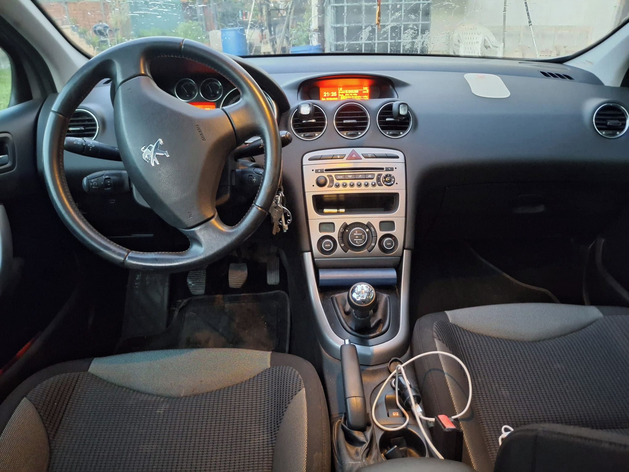 Peugeot 308, Peugeot 308 SW _servisované - fotka 4
