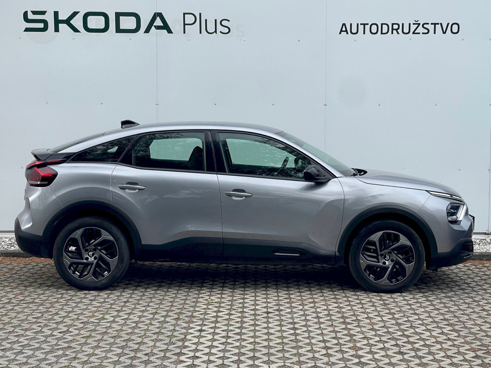 Citroën C4, AUT 1.2 PureTech / 96 kW Feel - fotka 3