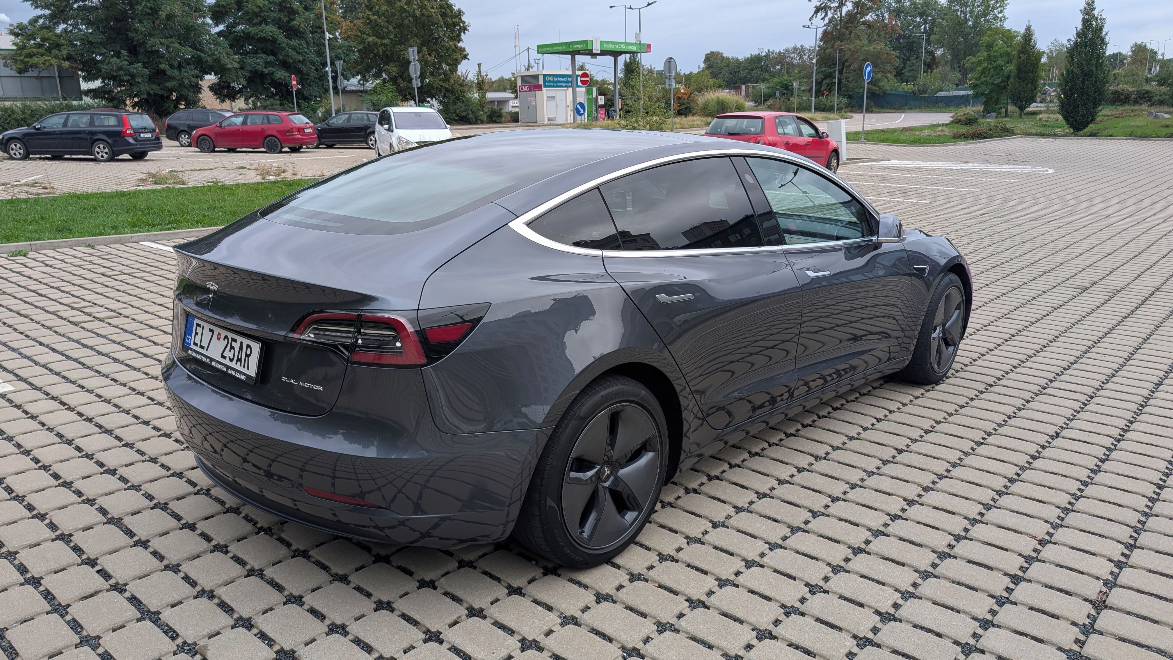 Tesla Model 3, Long Range, 4x4, garážováno - fotka 6