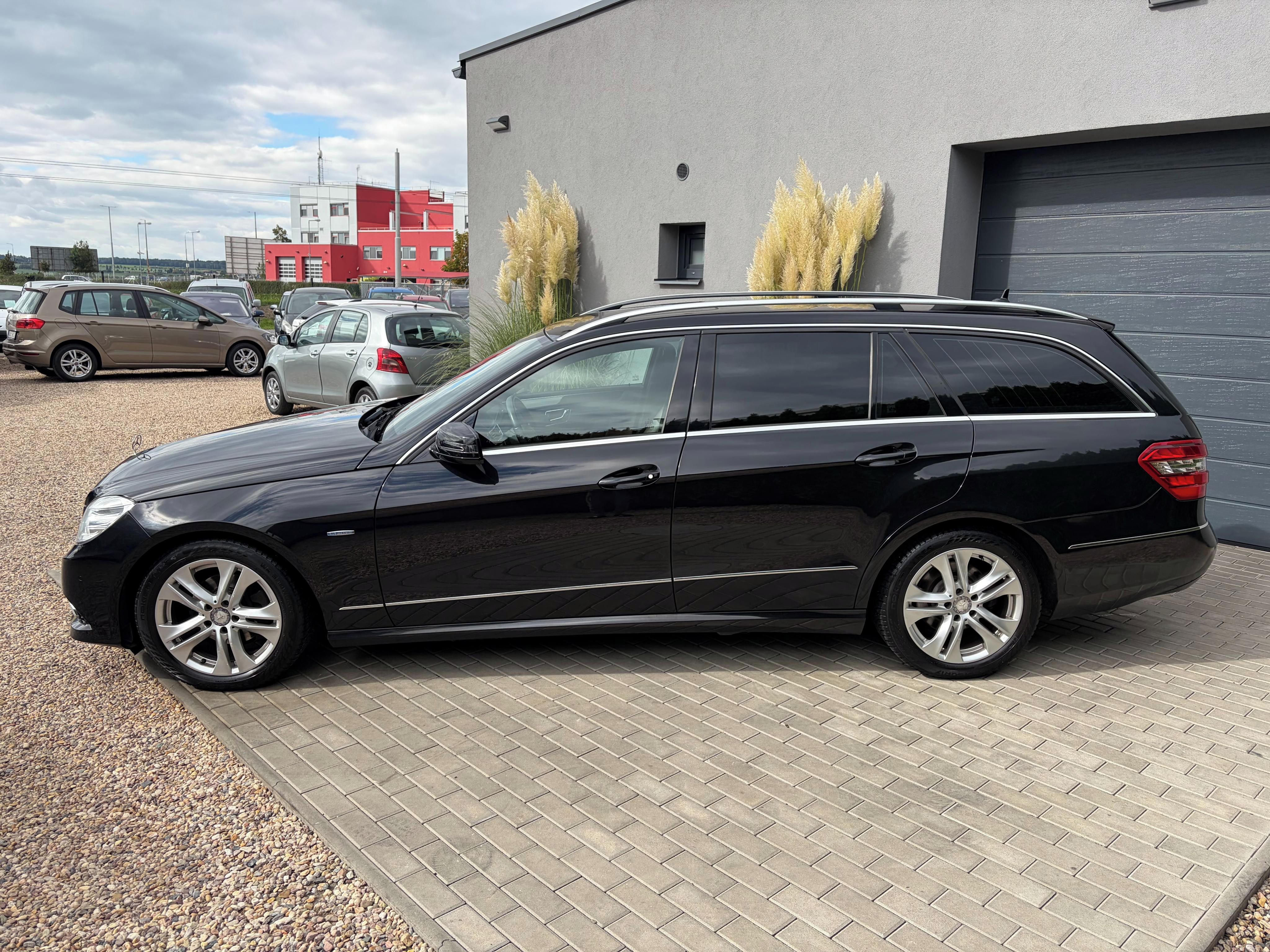 Mercedes-Benz Třídy E, 220 CDI 125kW Avantgarde Nivo - fotka 6