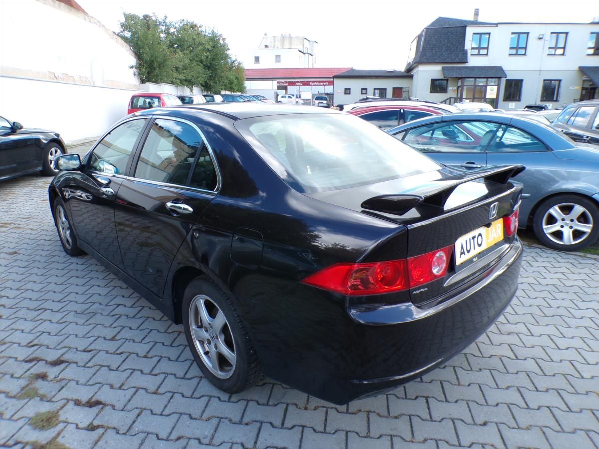Honda Accord, 2,0 i-VTEC - fotka 4