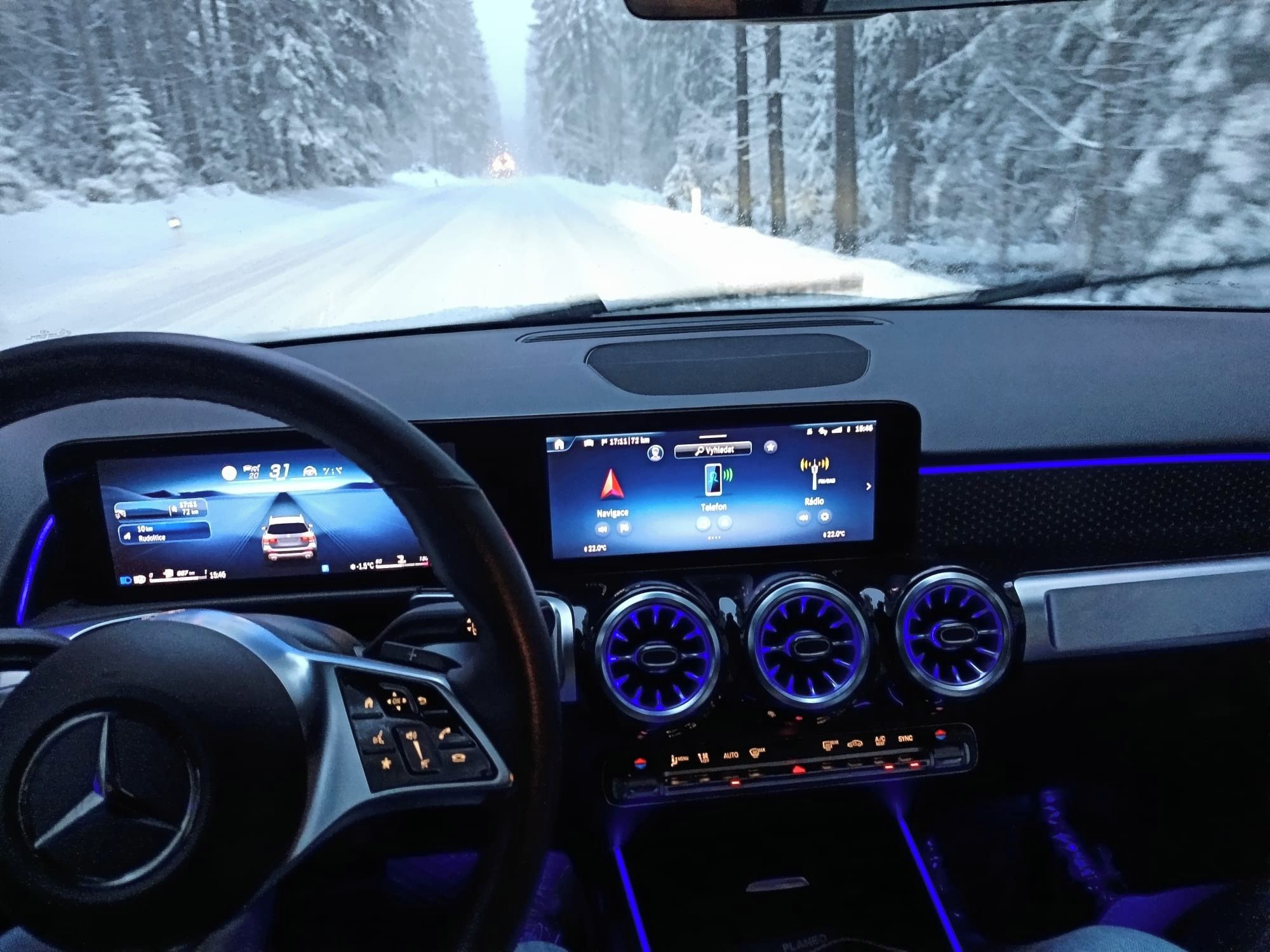 Mercedes-Benz GLB, Mercedes-Benz GLB 200 d 4MATIC - fotka 2